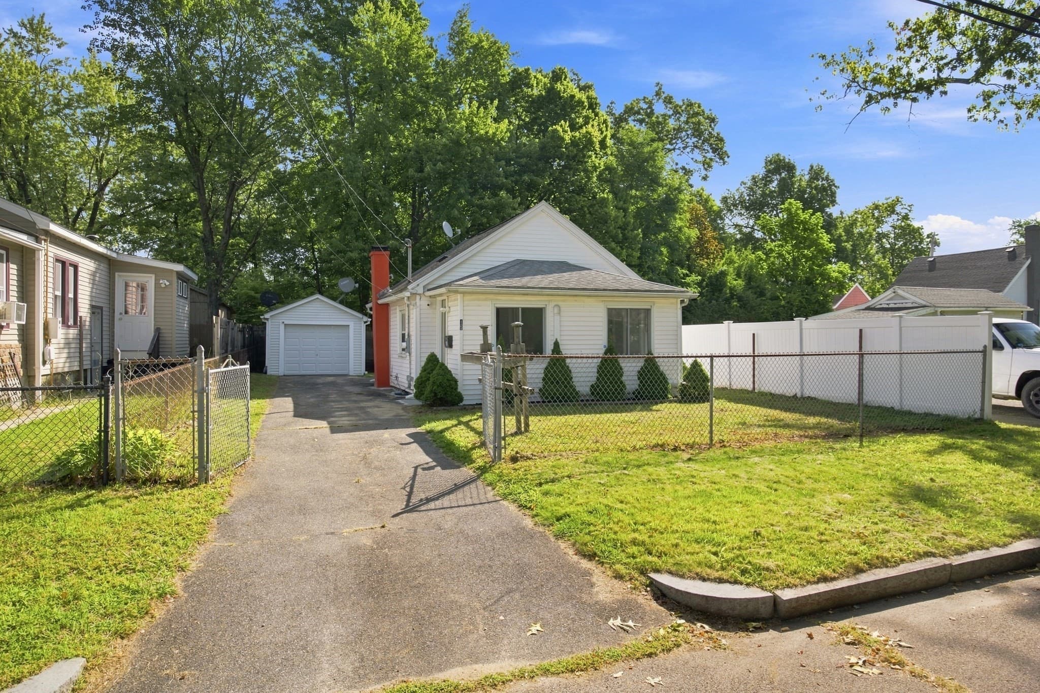 15 Alice St, Springfield MA 01109