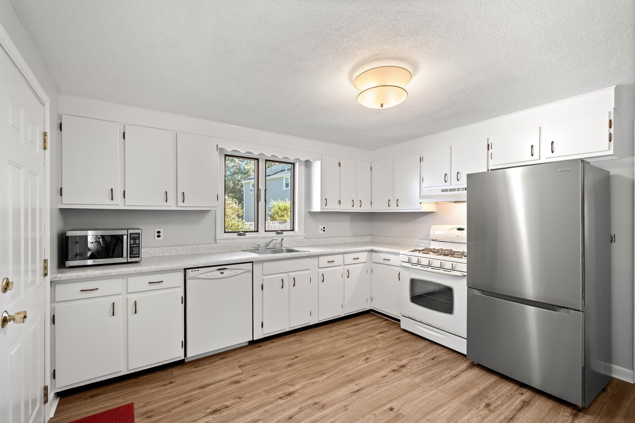 Single Family Residence at 31 Homestead Circle, Hamilton MA 01982, Hamilton, photo 5 of 39
