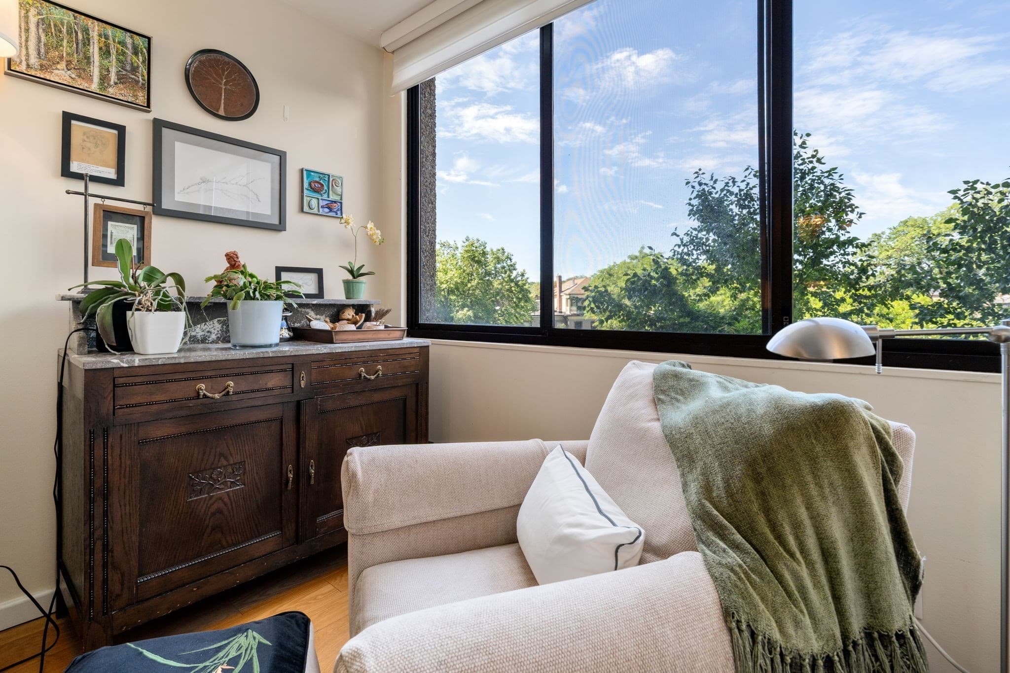 Condominium at 1731 Beacon Street # 402, Brookline MA 02445, Brookline, photo 10 of 24