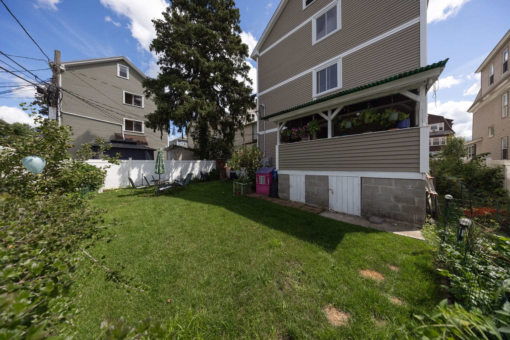 3 Family at 87 Fairfax Rd, Worcester MA 01610, Worcester, photo 7 of 33