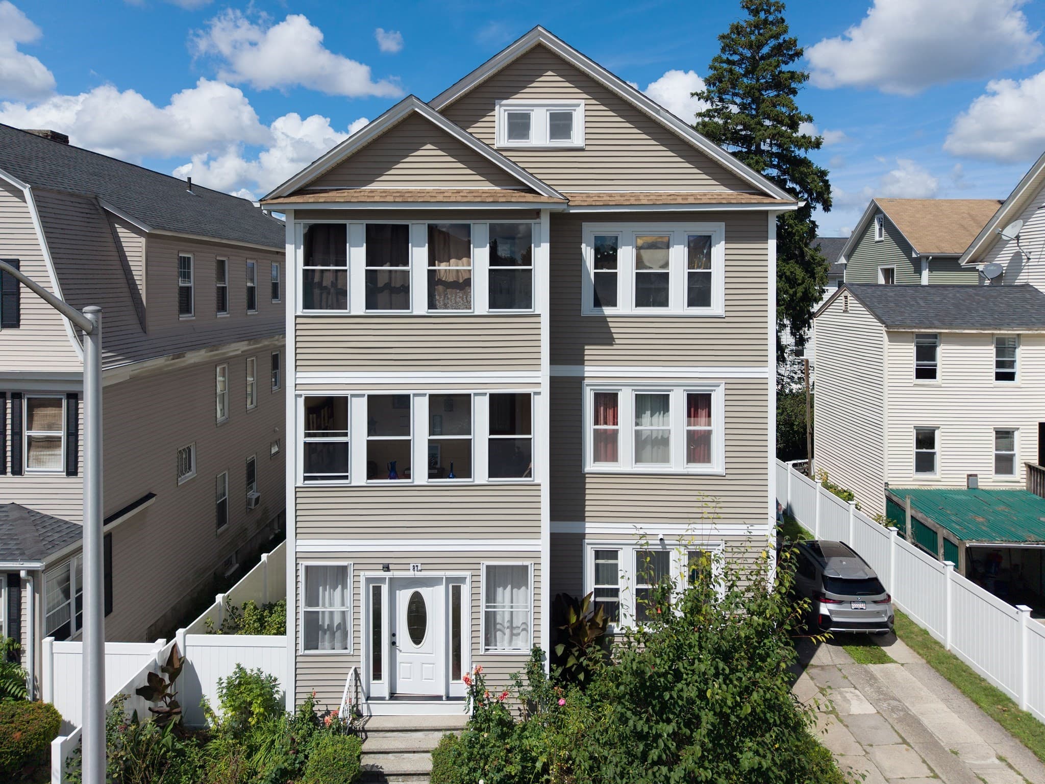 87 Fairfax Rd, Worcester MA 01610