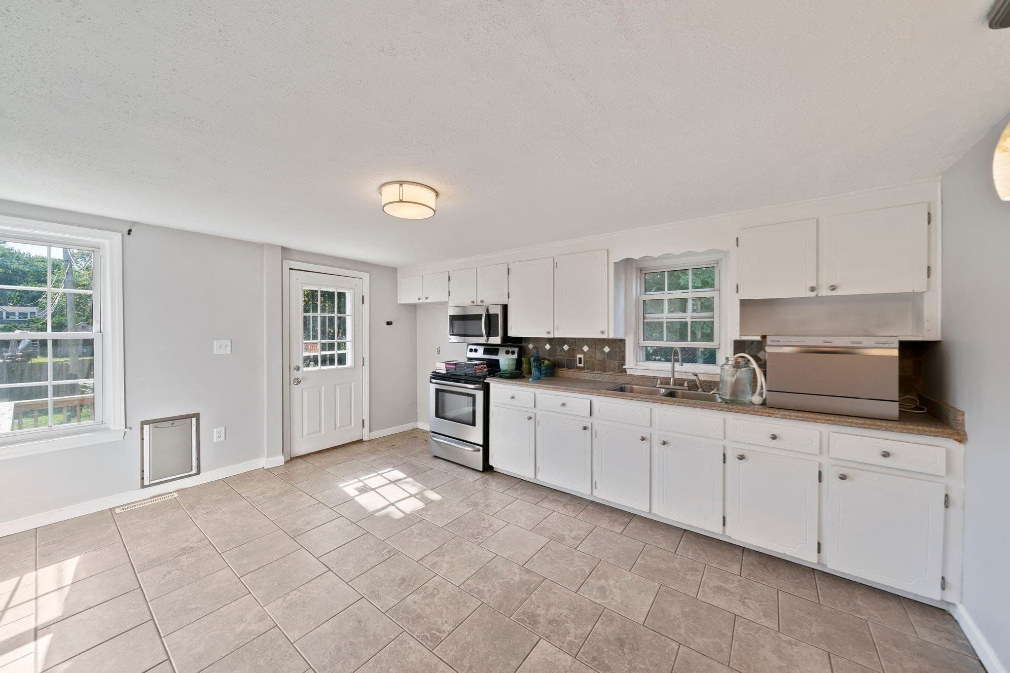 Multi Family at 124 S River St, Marshfield MA 02050, photo 17 of 23