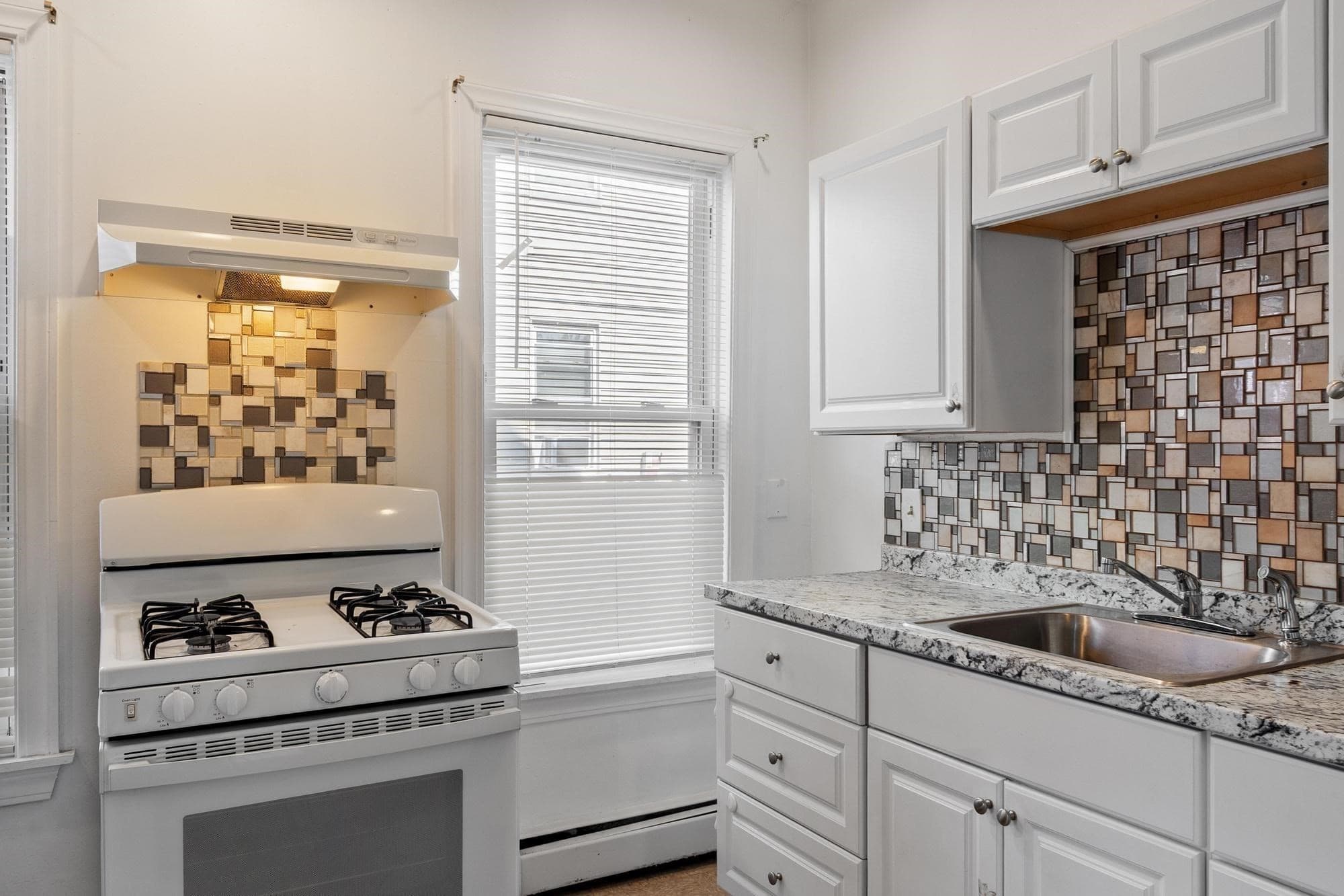 3 Family at 107 Hollingsworth St, Lynn MA 01902, Lynn, photo 22 of 34