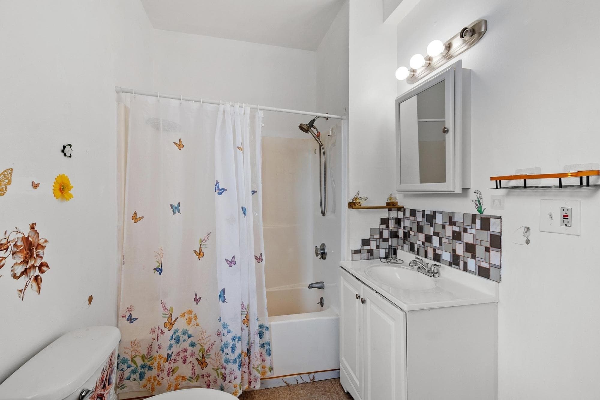 3 Family at 107 Hollingsworth St, Lynn MA 01902, Lynn, photo 25 of 34