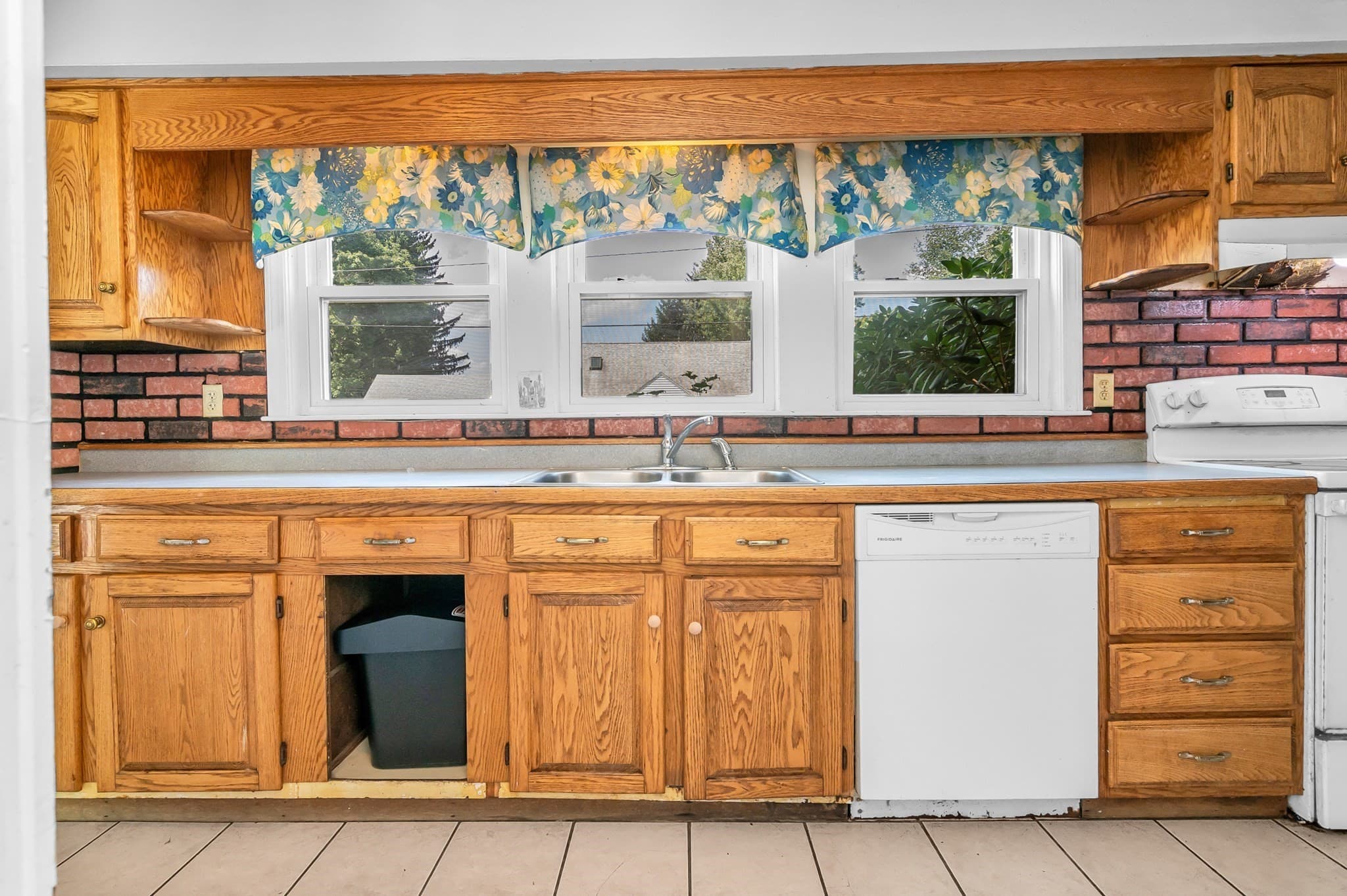 Single Family Residence at 162 Main Street, Plaistow NH 03865, Plaistow, photo 13 of 42