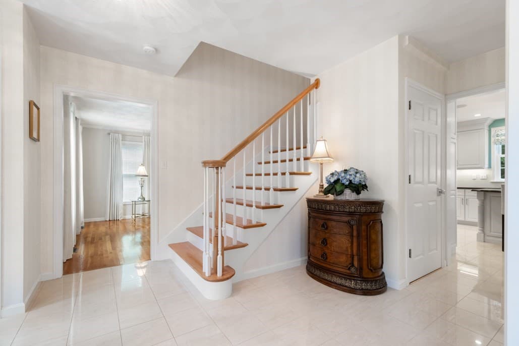 Single Family Residence at 21 Partridge Lane, Wakefield MA 01880, photo 4 of 39
