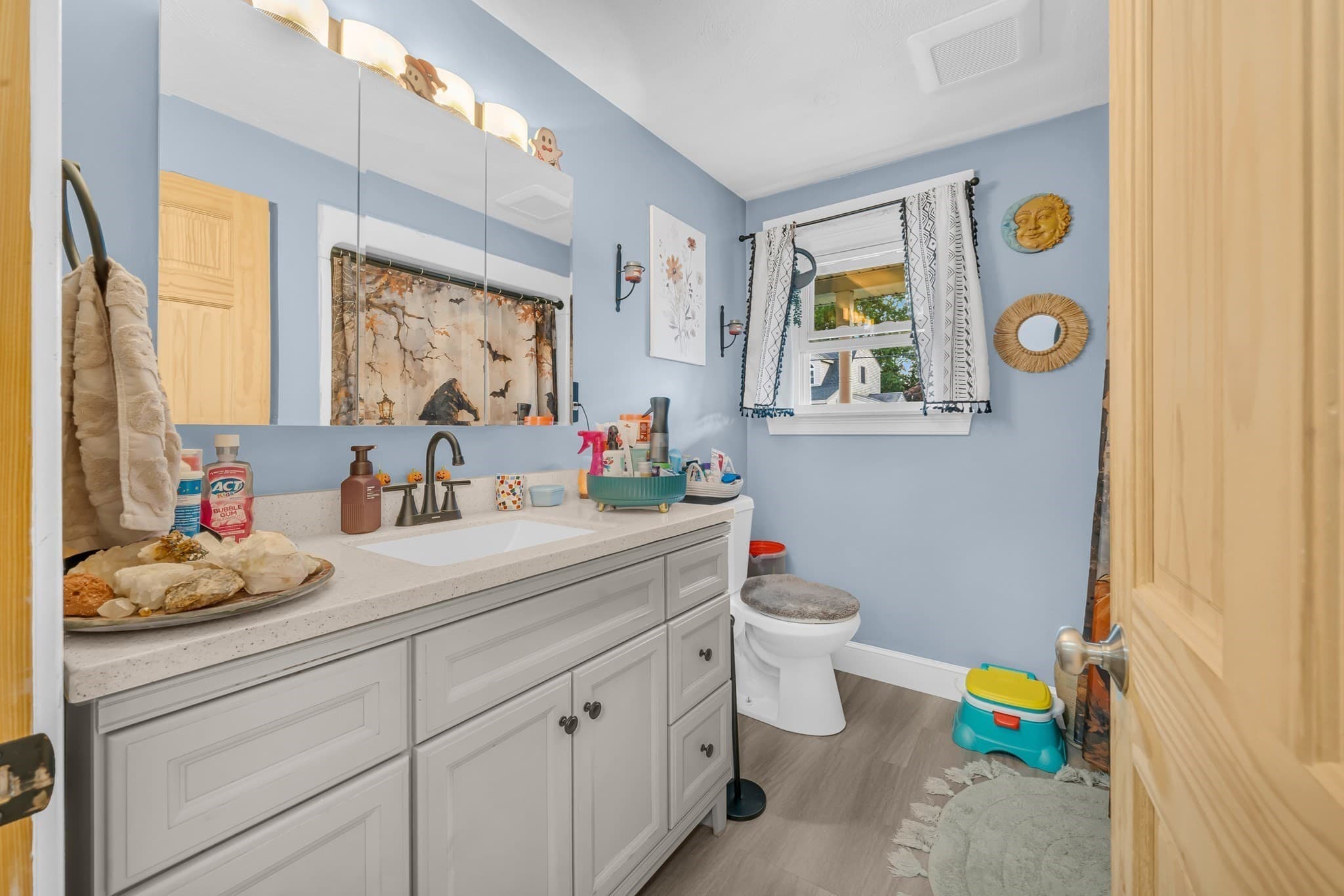 Single Family Residence at 11 Crestshire Drive, Lawrence MA 01843, Lawrence, photo 12 of 31