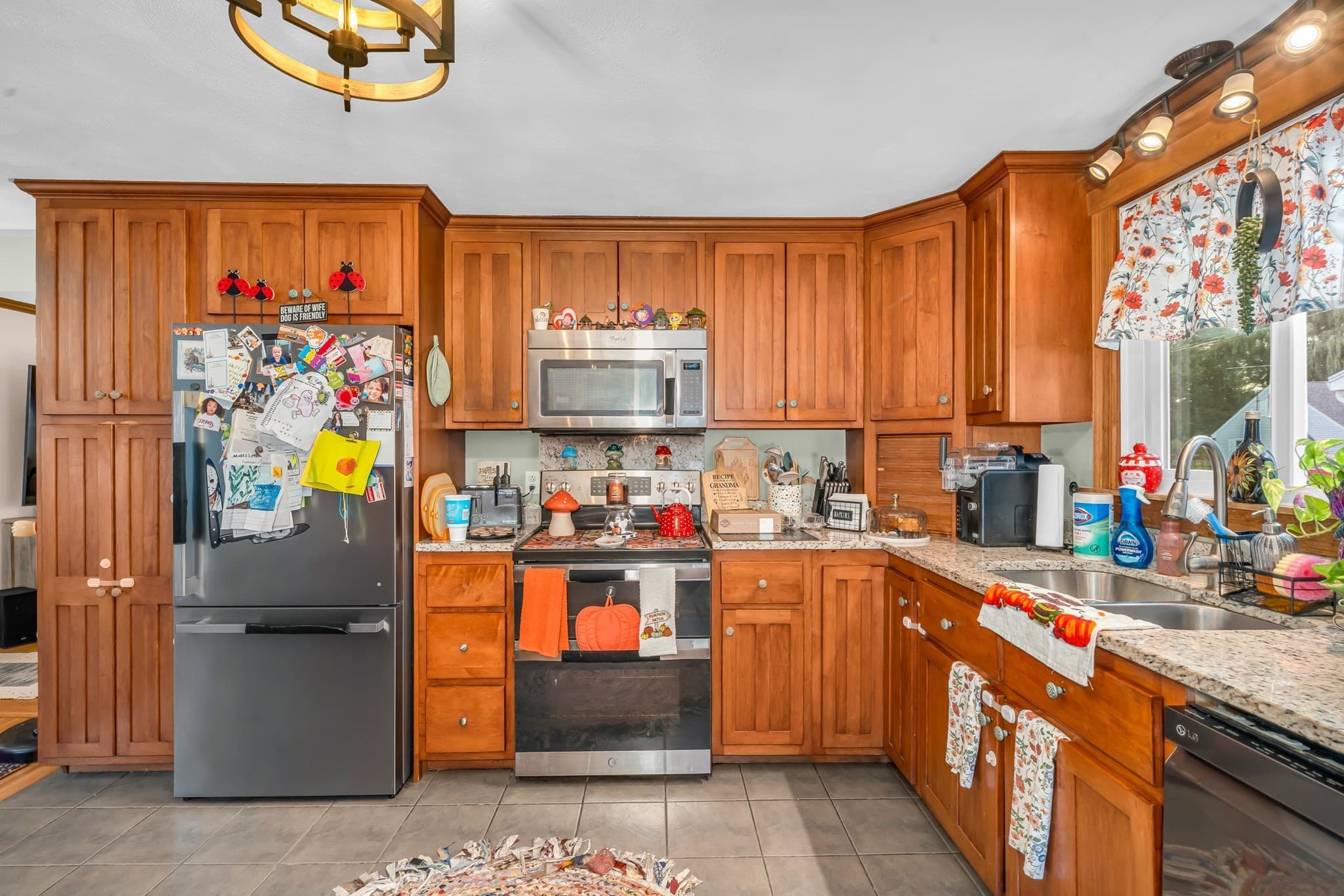 Single Family Residence at 11 Crestshire Drive, Lawrence MA 01843, Lawrence, photo 3 of 31
