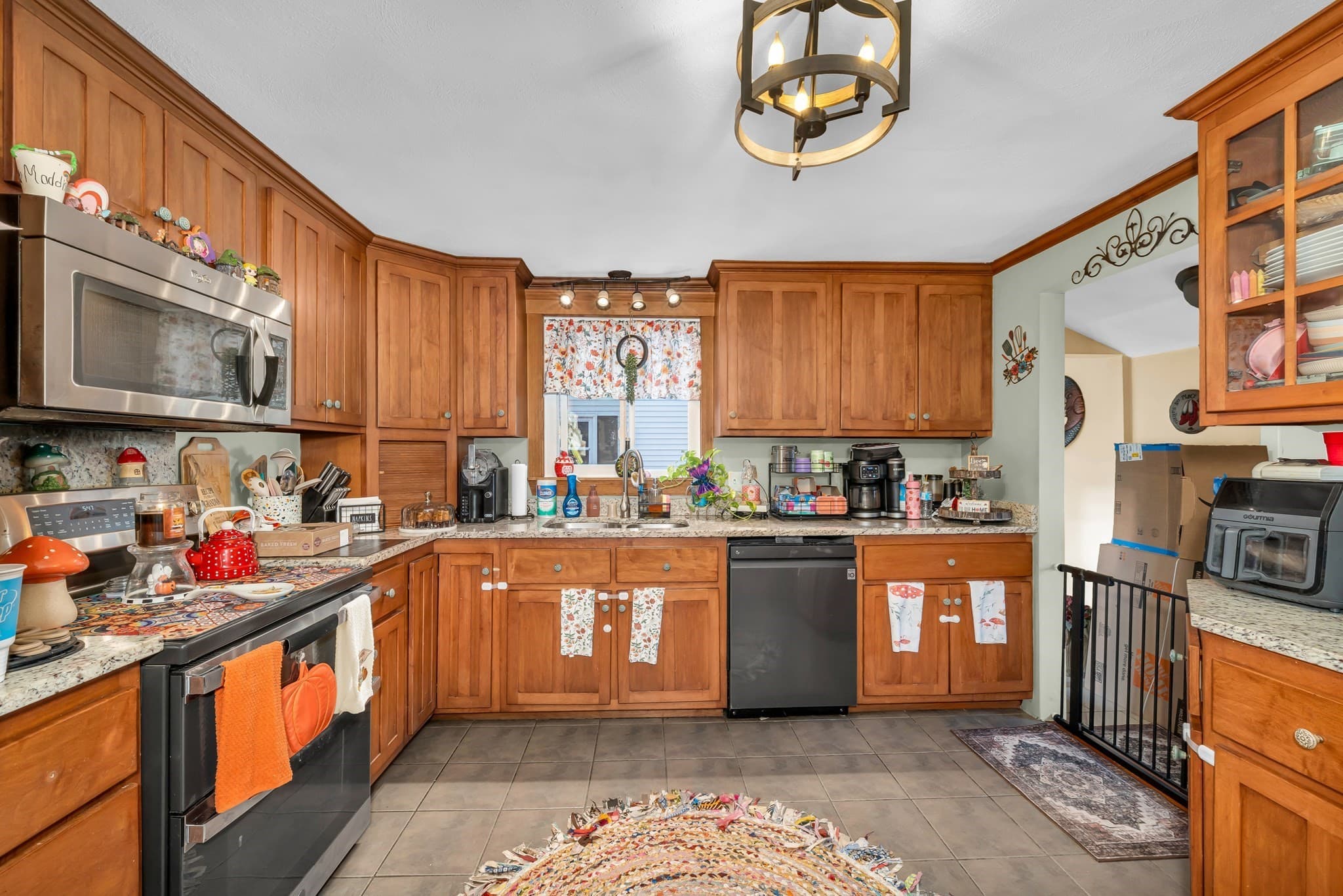 Single Family Residence at 11 Crestshire Drive, Lawrence MA 01843, Lawrence, photo 4 of 31