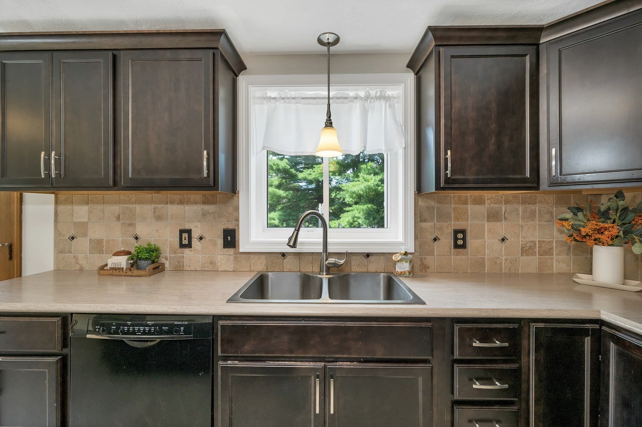Single Family Residence at 7 Manter Mill Road, Londonderry NH 03053, Londonderry, photo 25 of 37