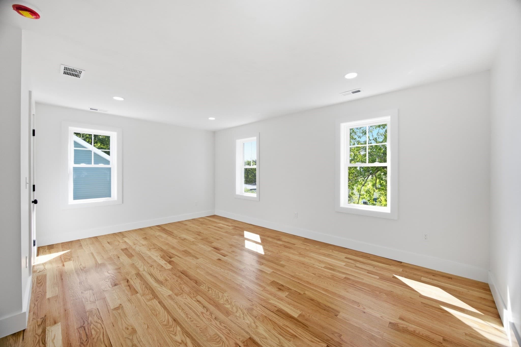 Single Family Residence at 18 Bowker Street, Worcester MA 01604, Worcester, photo 17 of 41