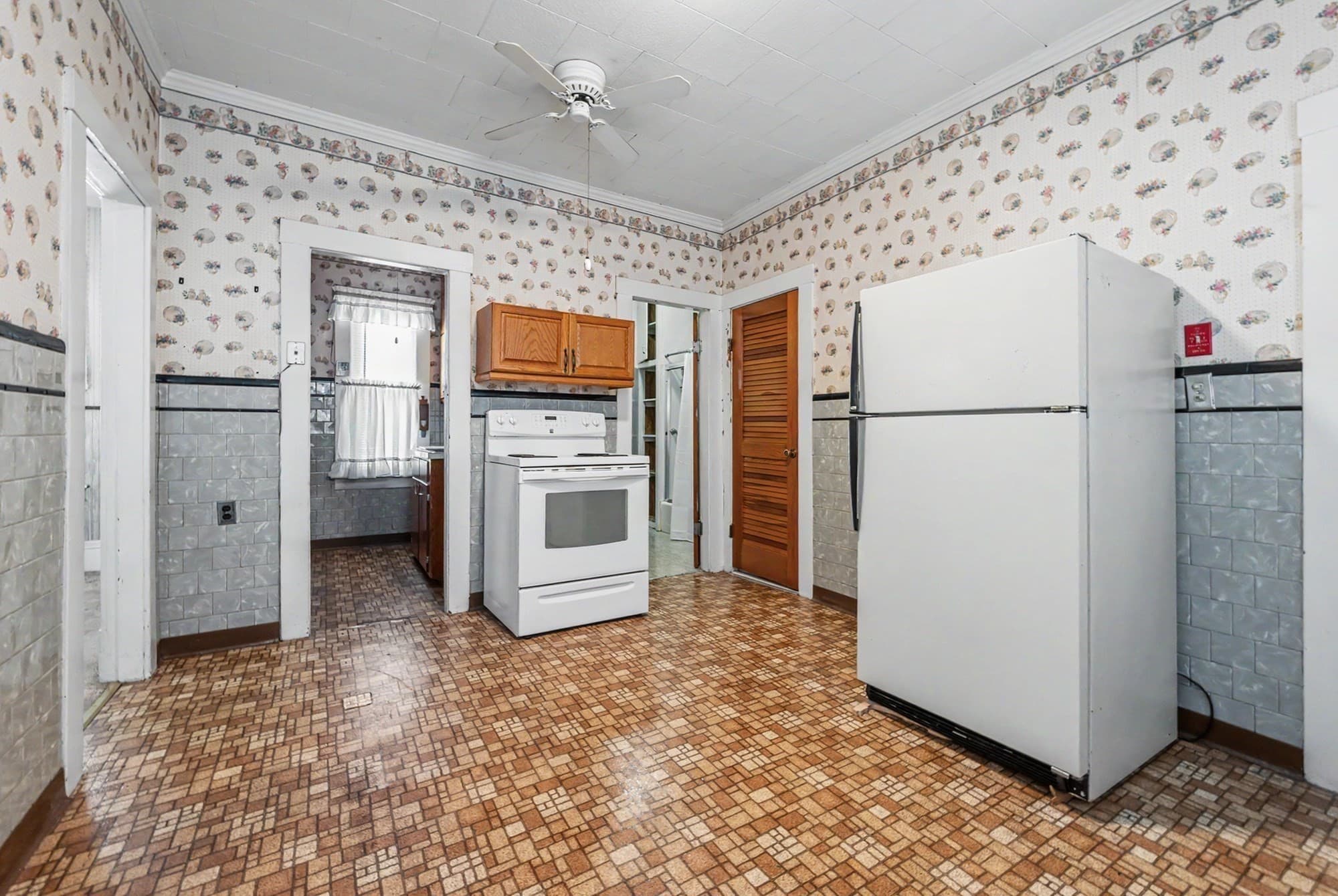Single Family Residence at 133 Crawford St, Lowell MA 01854, Lowell, photo 13 of 38