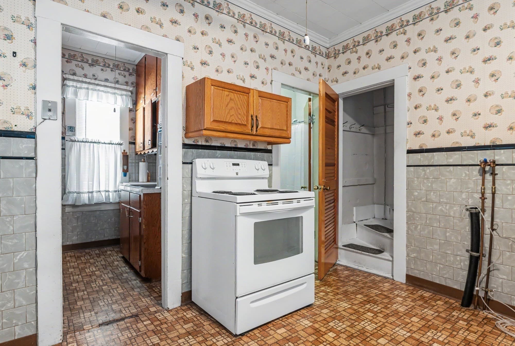 Single Family Residence at 133 Crawford St, Lowell MA 01854, Lowell, photo 16 of 38