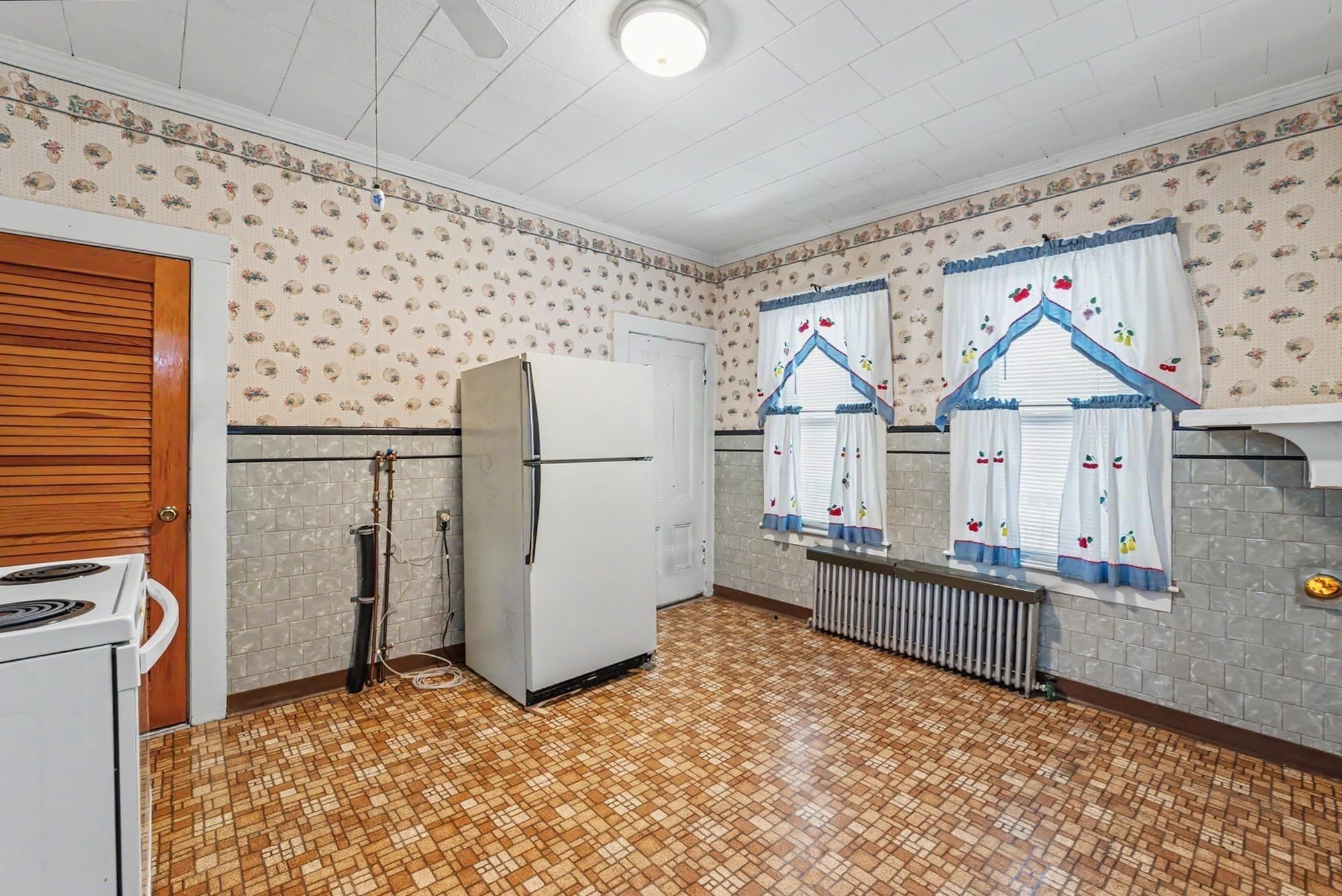 Single Family Residence at 133 Crawford St, Lowell MA 01854, Lowell, photo 12 of 38