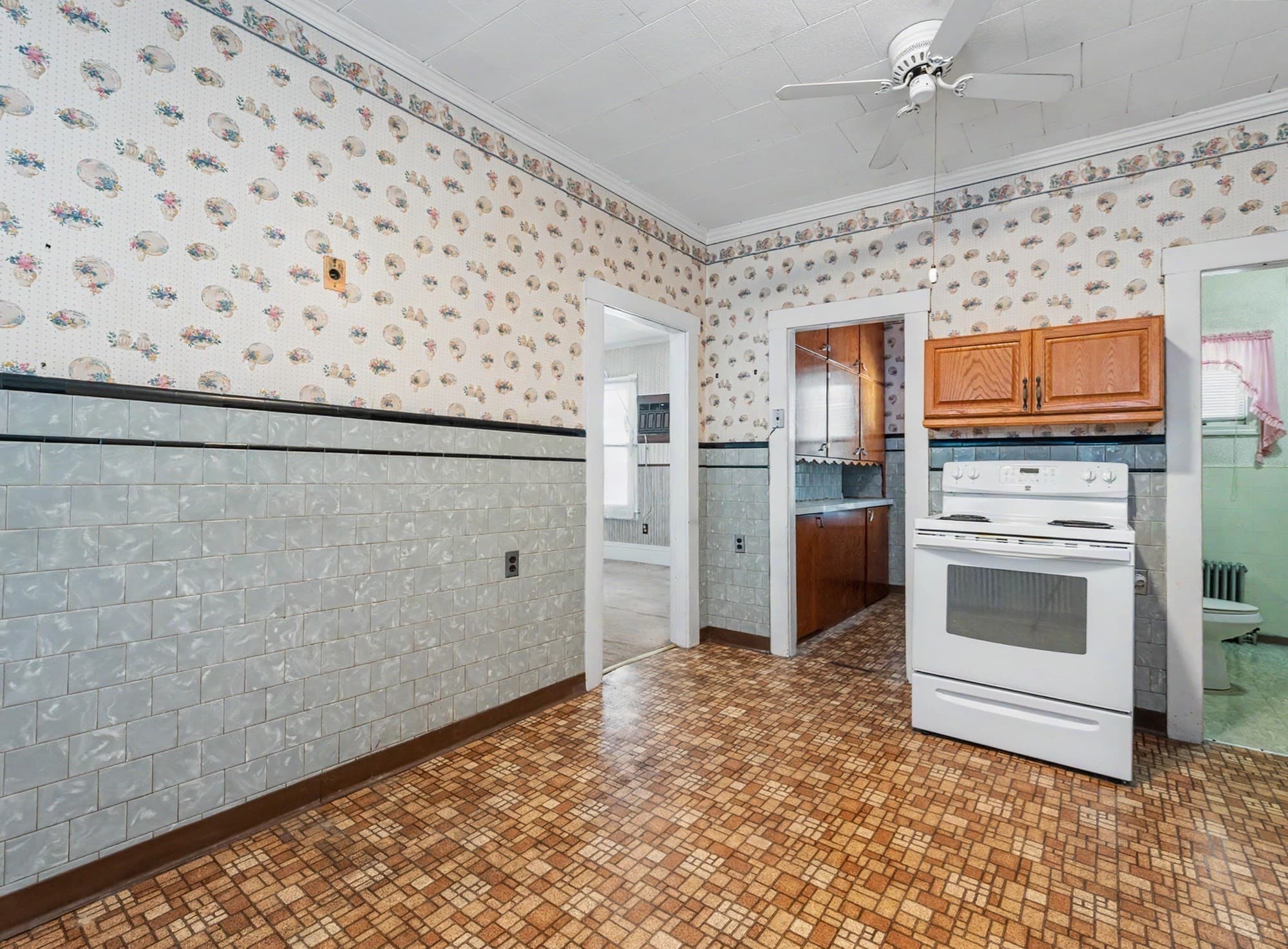 Single Family Residence at 133 Crawford St, Lowell MA 01854, Lowell, photo 14 of 38