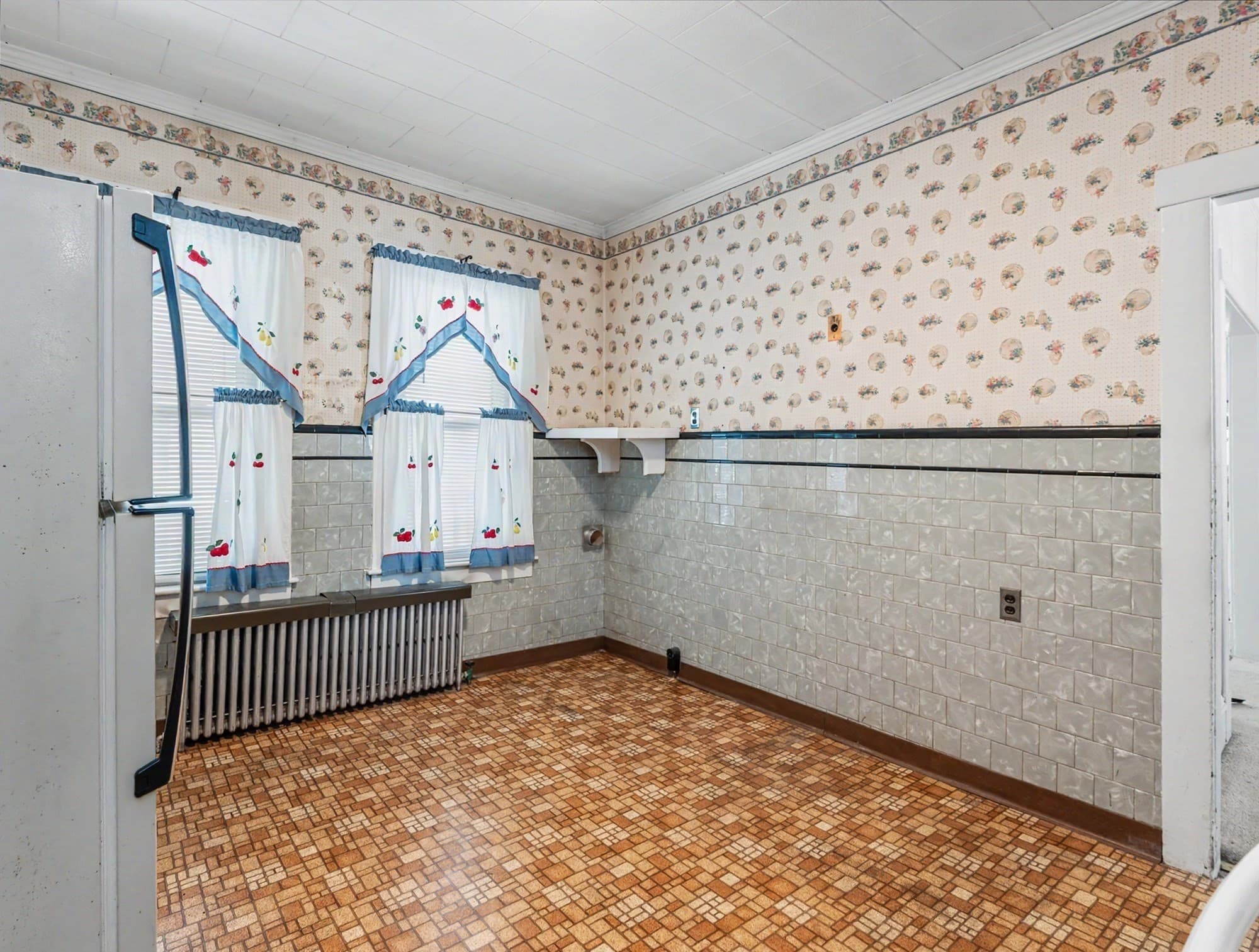 Single Family Residence at 133 Crawford St, Lowell MA 01854, Lowell, photo 15 of 38