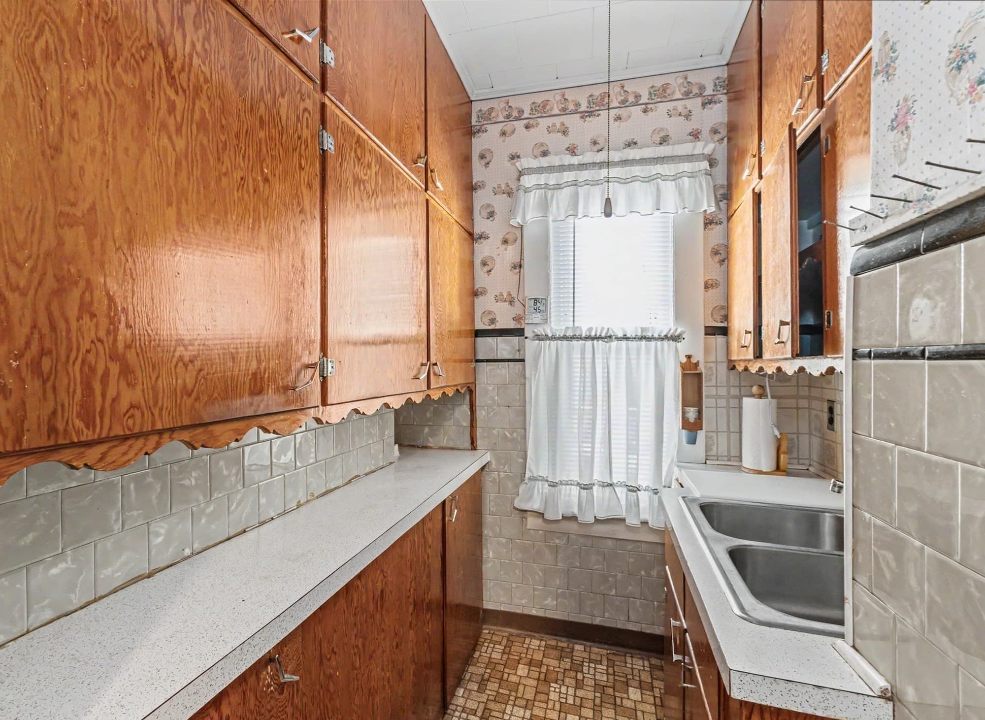 Single Family Residence at 133 Crawford St, Lowell MA 01854, Lowell, photo 11 of 38