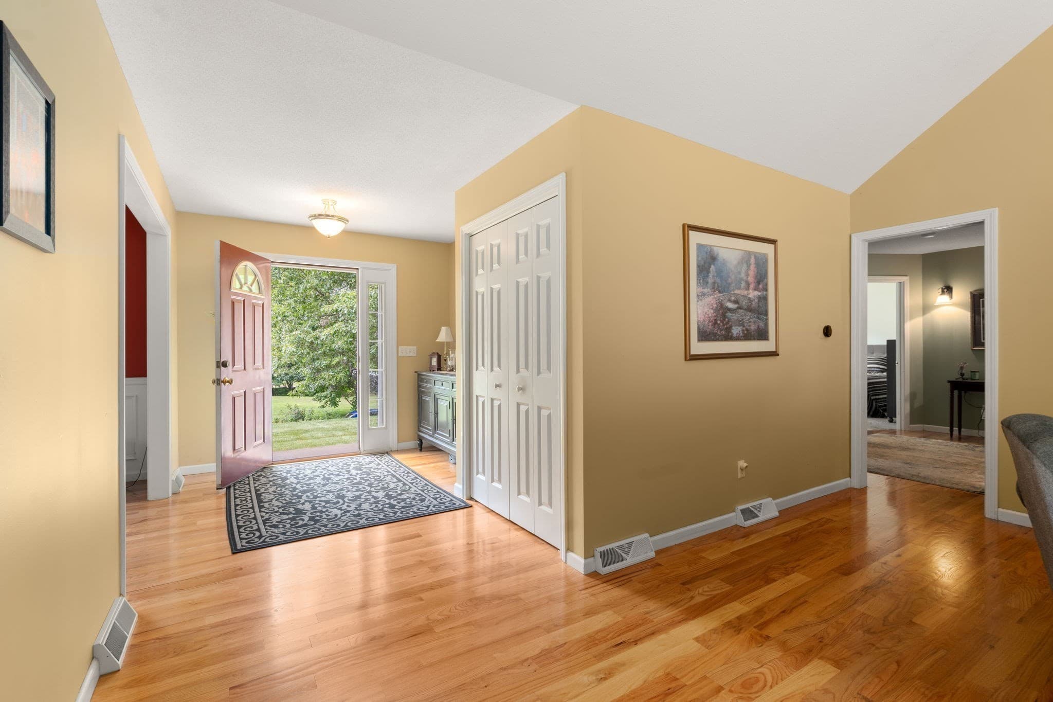 Single Family Residence at 75 Hillcrest Circle, Westfield MA 01085, Westfield, photo 5 of 39