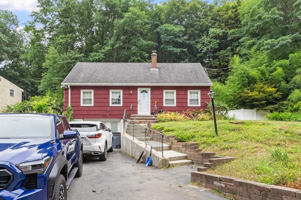 Single Family Residence at 225 Golden Hill Ave, Haverhill MA 01830, photo 2 of 42