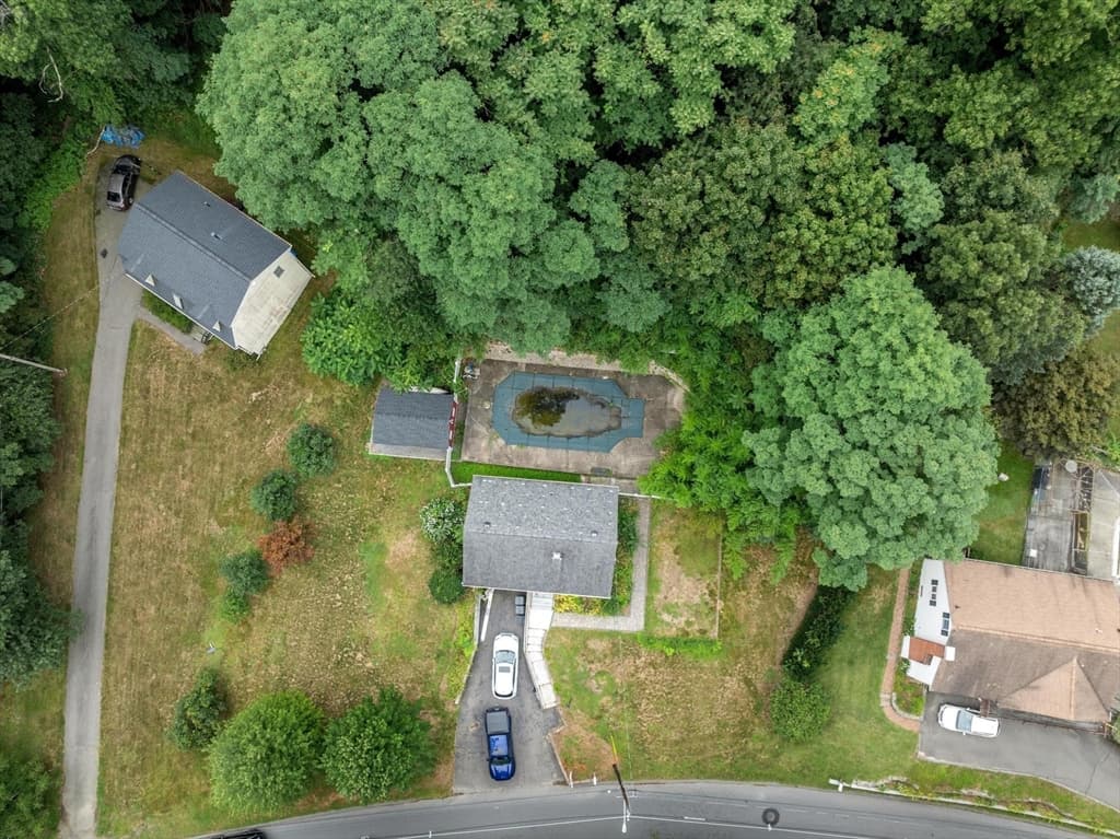 Single Family Residence at 225 Golden Hill Ave, Haverhill MA 01830, photo 6 of 42