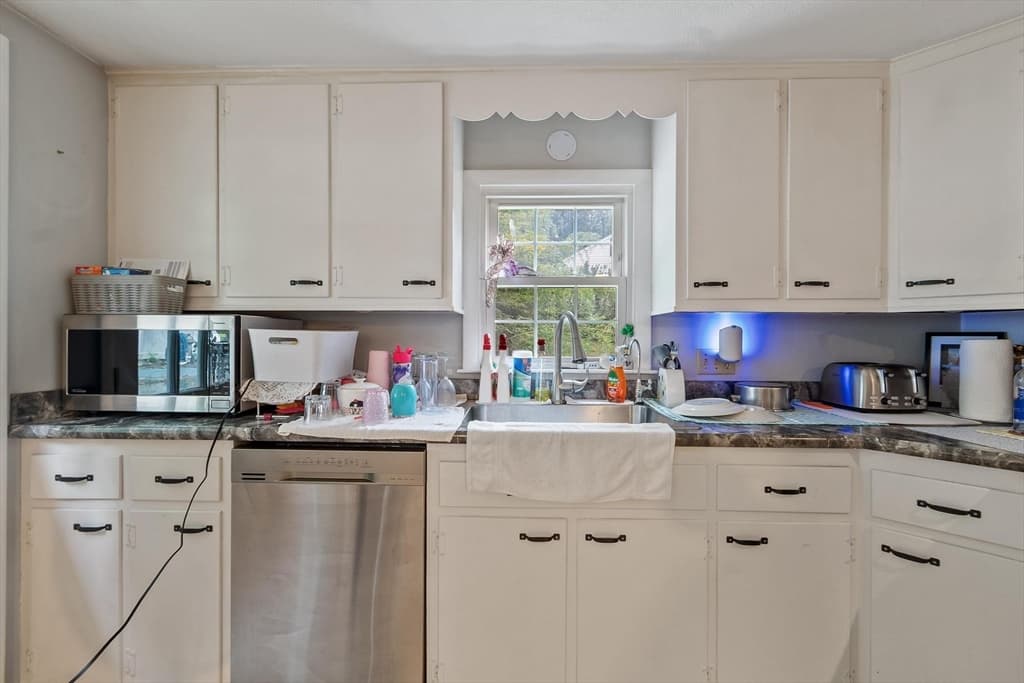 Single Family Residence at 225 Golden Hill Ave, Haverhill MA 01830, Haverhill, photo 22 of 42