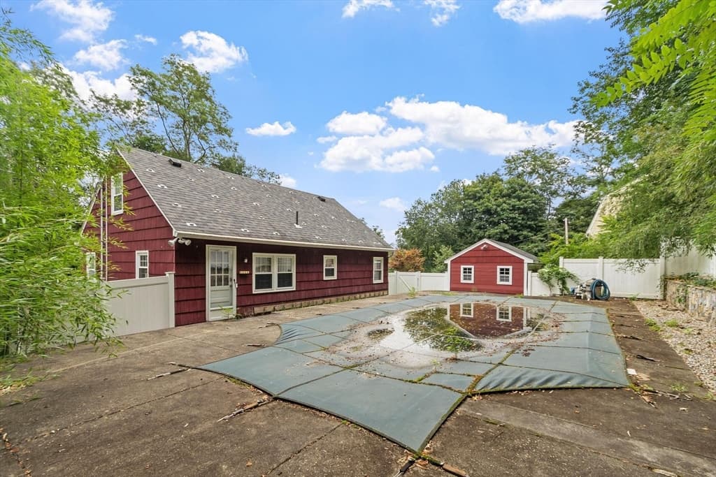 Single Family Residence at 225 Golden Hill Ave, Haverhill MA 01830, photo 5 of 42