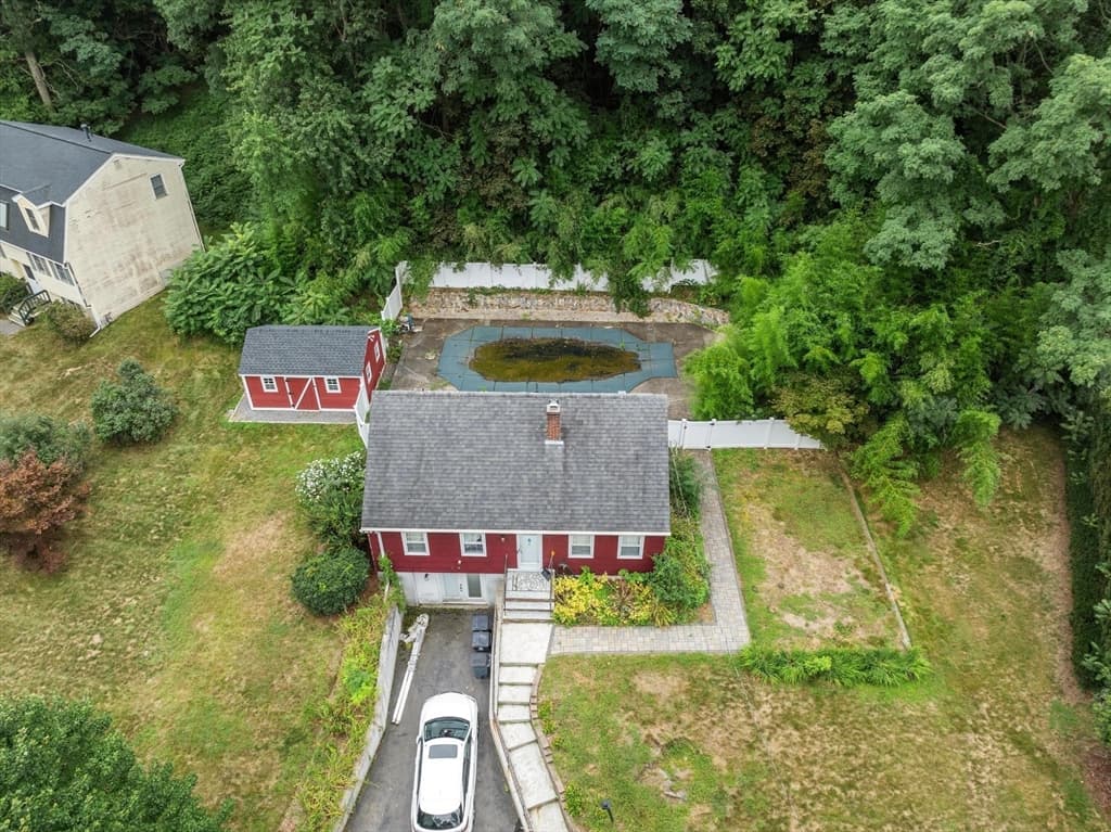 Single Family Residence at 225 Golden Hill Ave, Haverhill MA 01830, photo 8 of 42