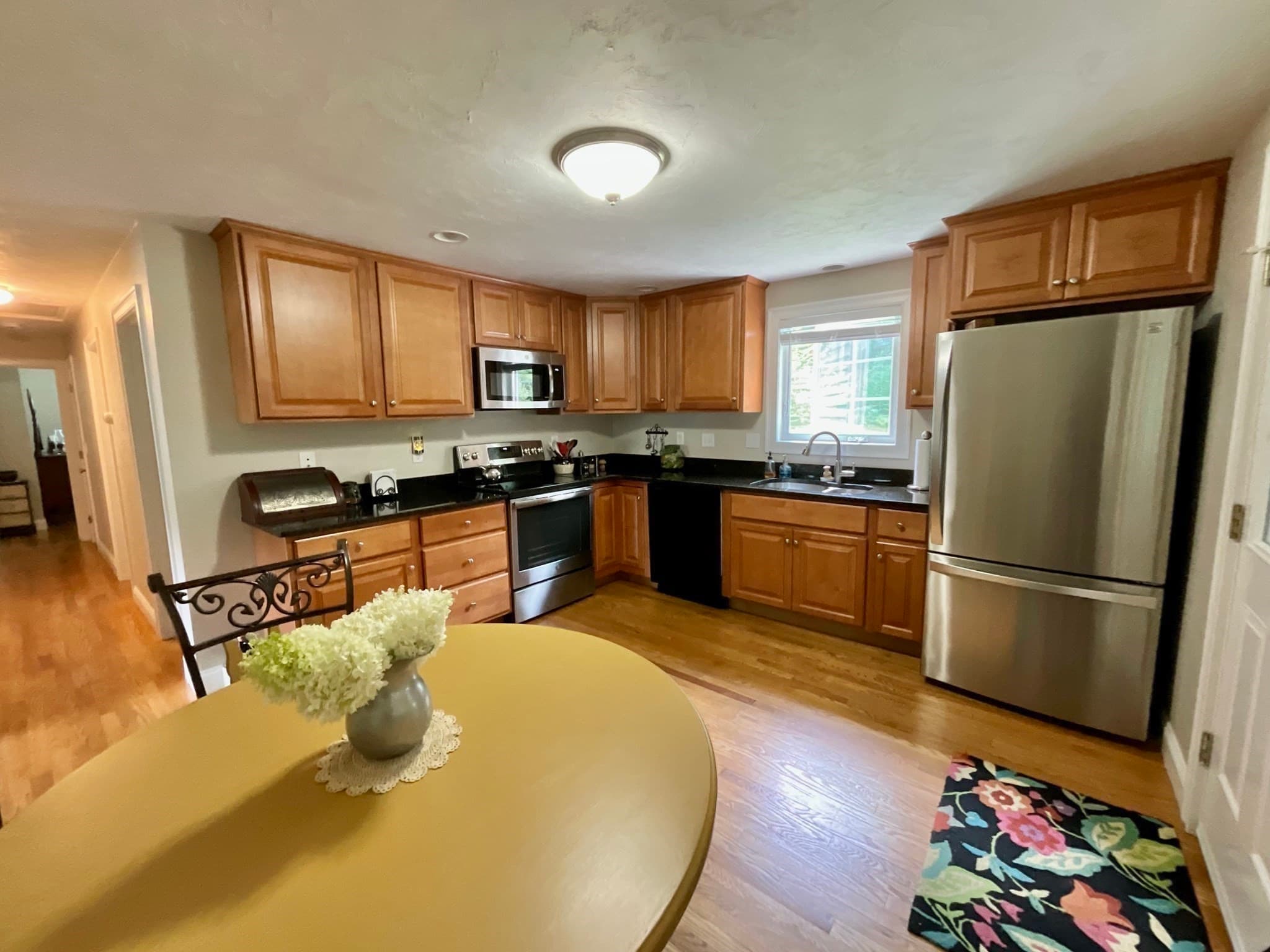 Single Family Residence at 10 Burnap Rd, Sutton MA 01590, Sutton, photo 5 of 32