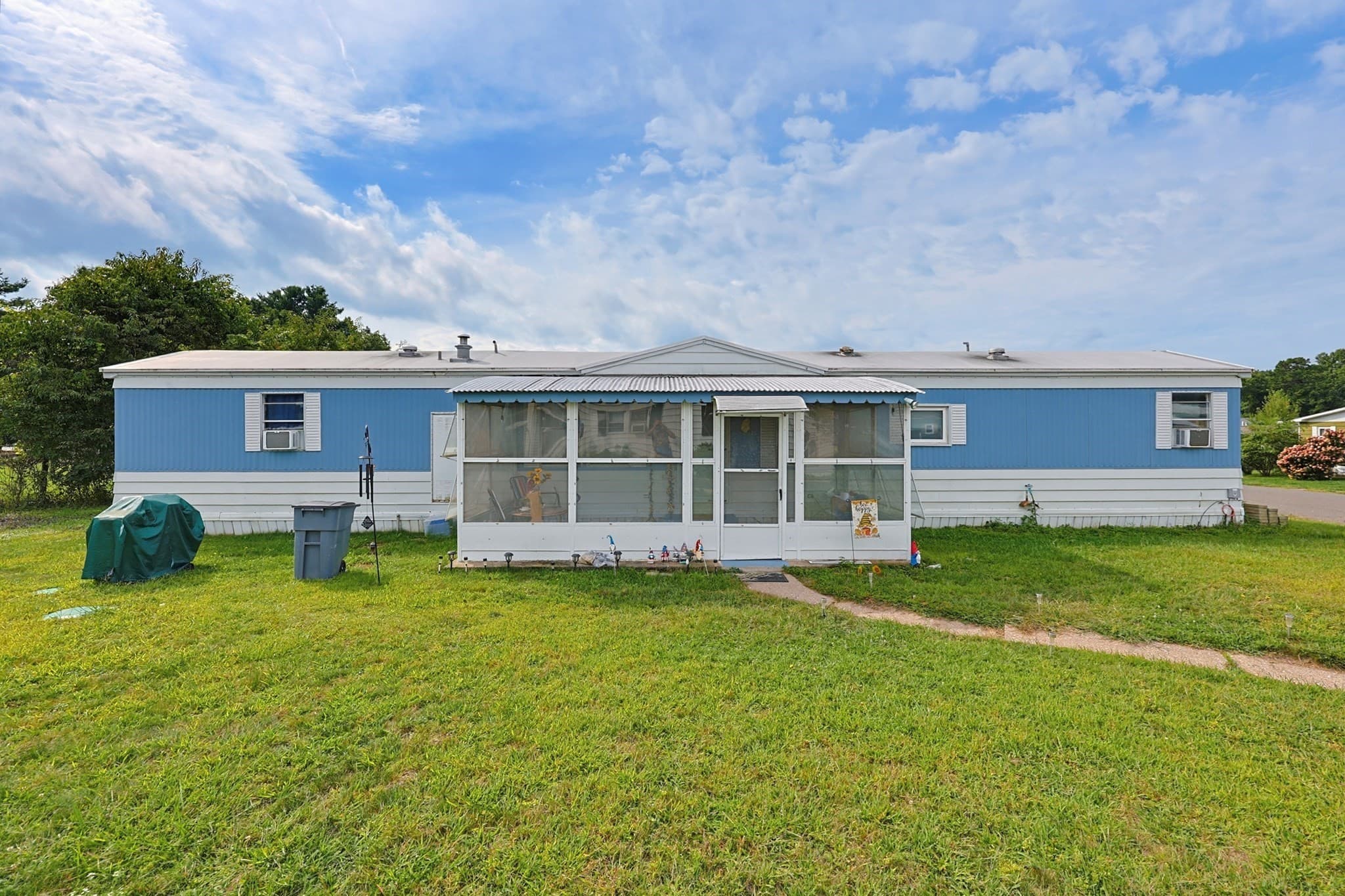 Mobile Home at 19 First Ave, Westfield MA 01085, Westfield, photo 2 of 38