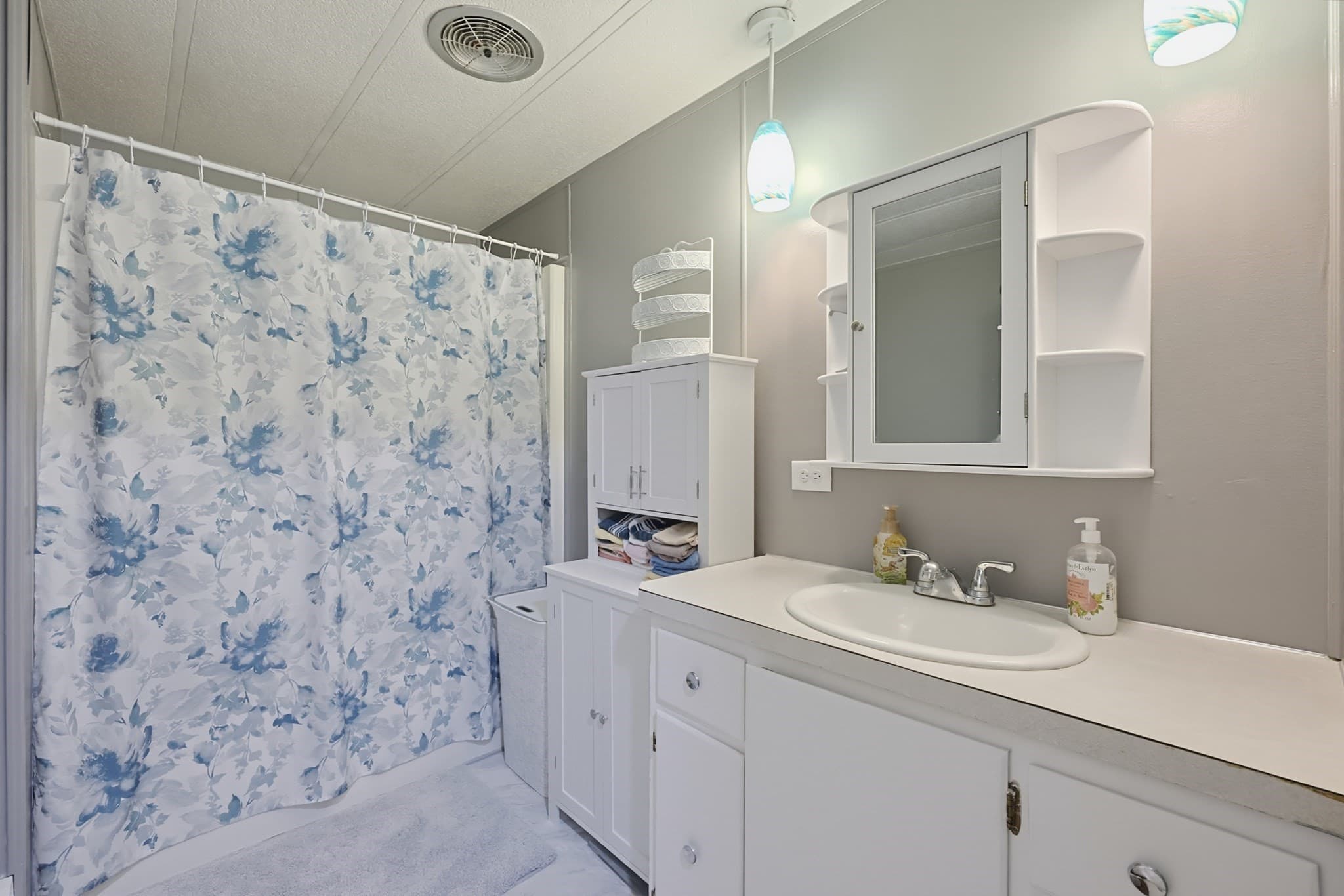 Mobile Home at 19 First Ave, Westfield MA 01085, Westfield, photo 28 of 38