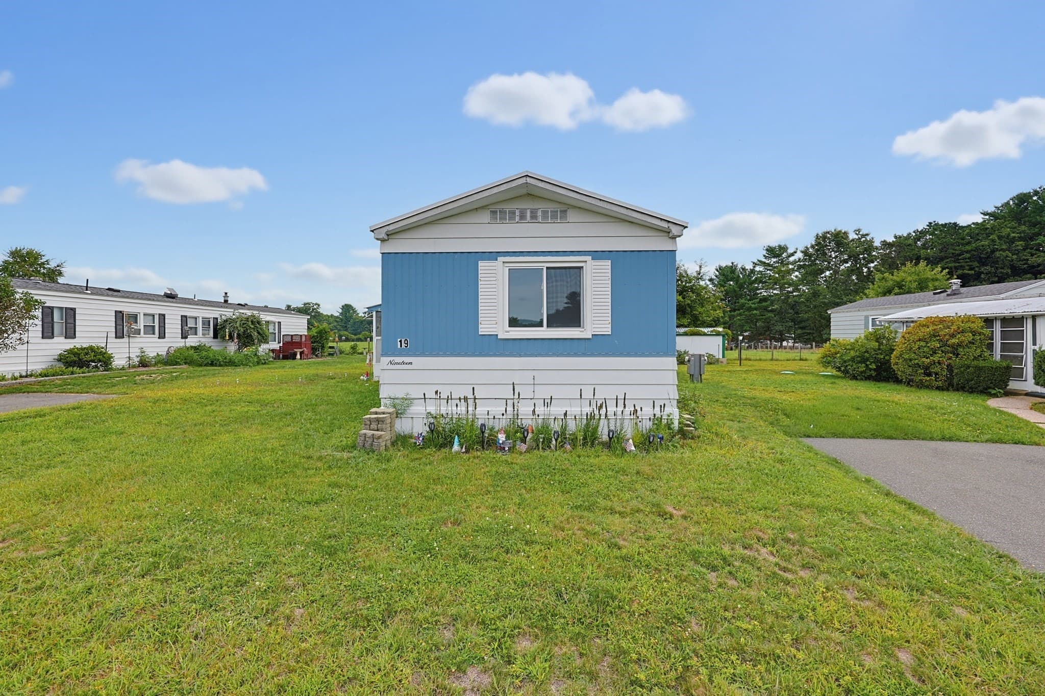 Mobile Home at 19 First Ave, Westfield MA 01085, Westfield, photo 34 of 38