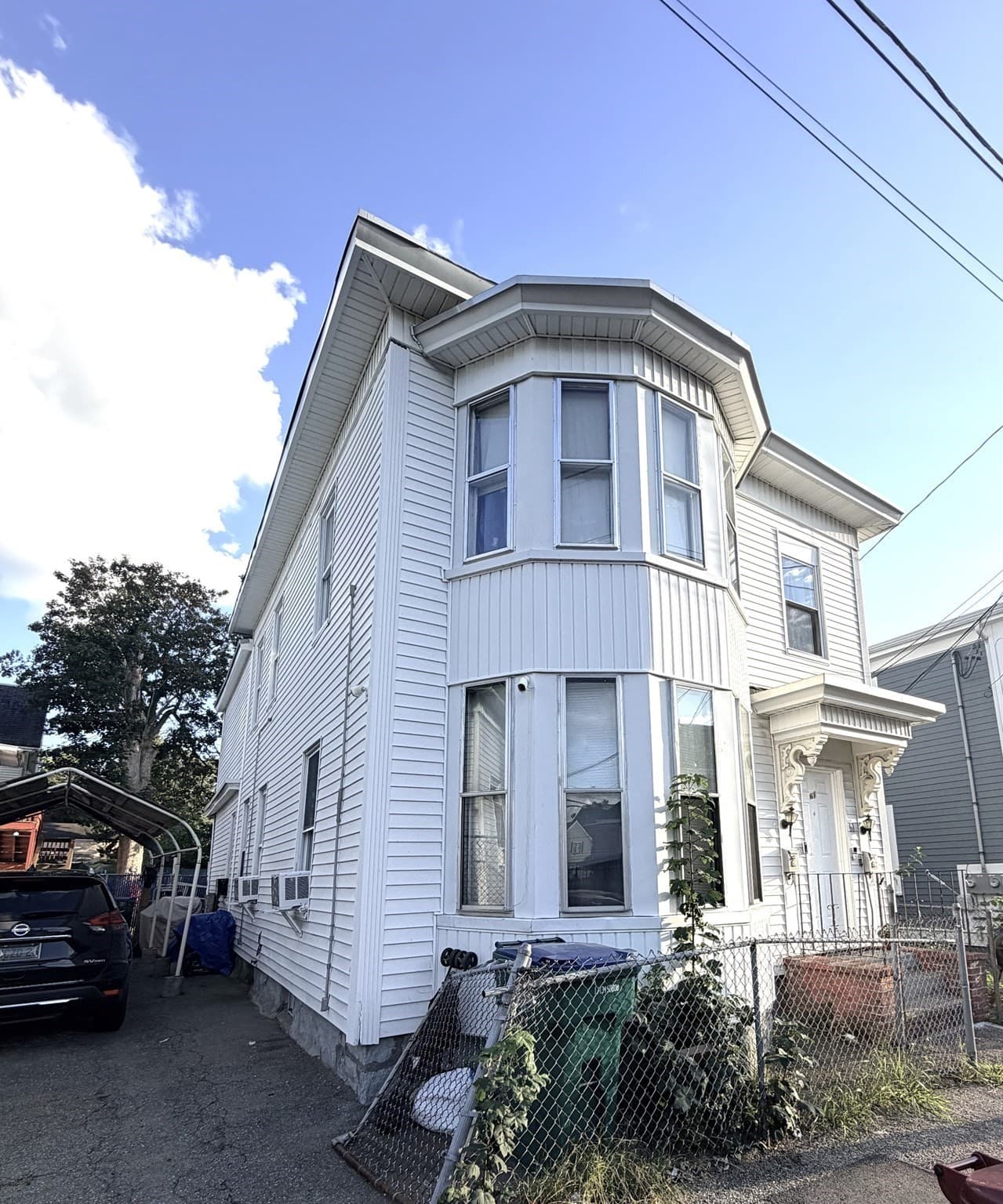 61 Pond St, Lowell MA 01852