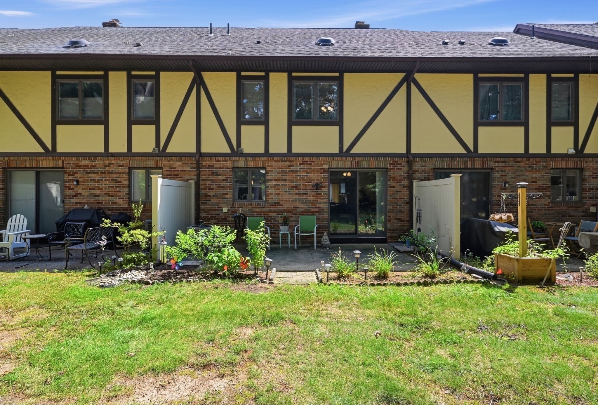 Condominium at 18 Mansion Woods Dr # D, Agawam MA 01001, Agawam, photo 27 of 38
