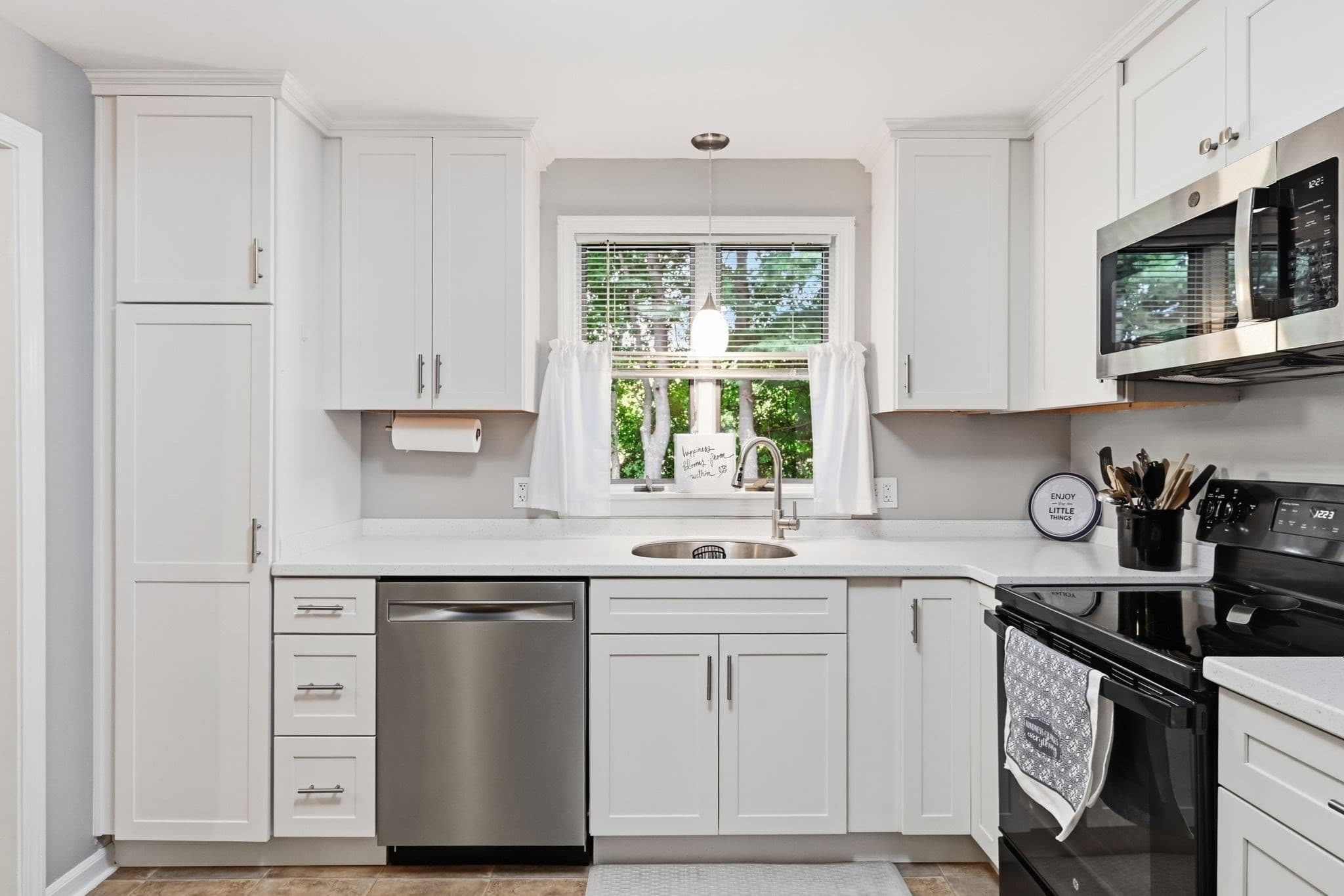 Condominium at 18 Mansion Woods Dr # D, Agawam MA 01001, Agawam, photo 10 of 38