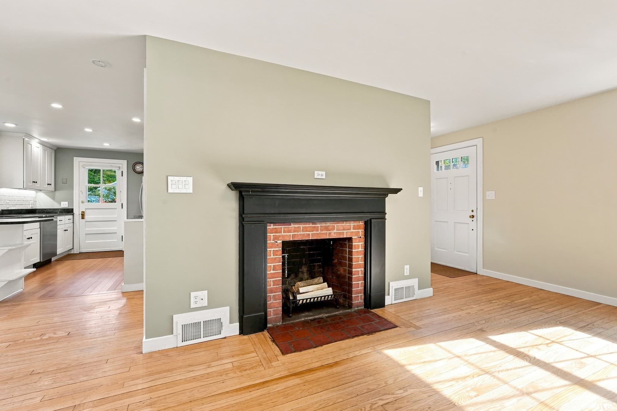 Single Family Residence at 6 Smith Street, Amherst MA 01002, Amherst, photo 9 of 42