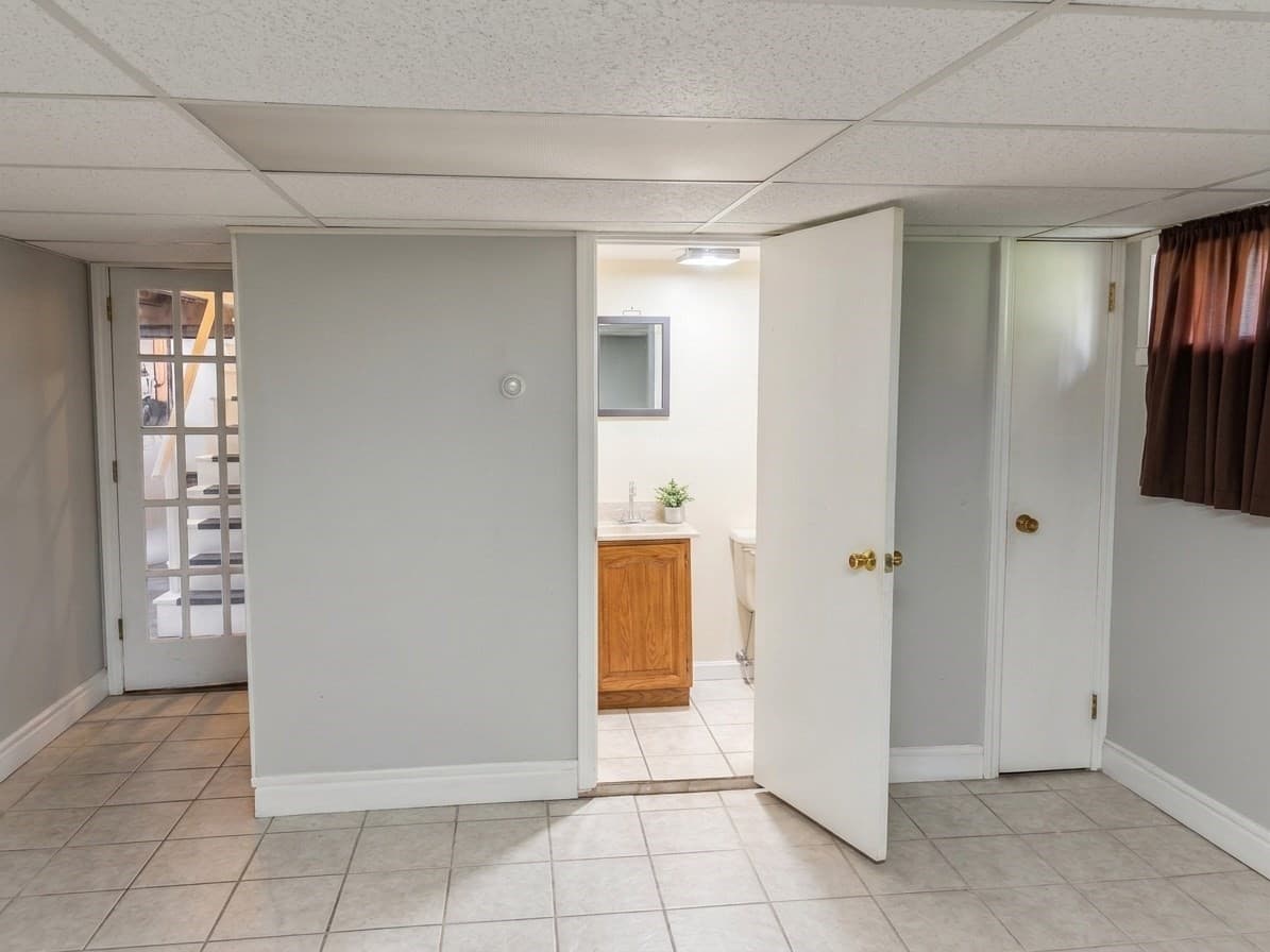 Single Family Residence at 38 Dighton Ave, Taunton MA 02780, photo 16 of 19