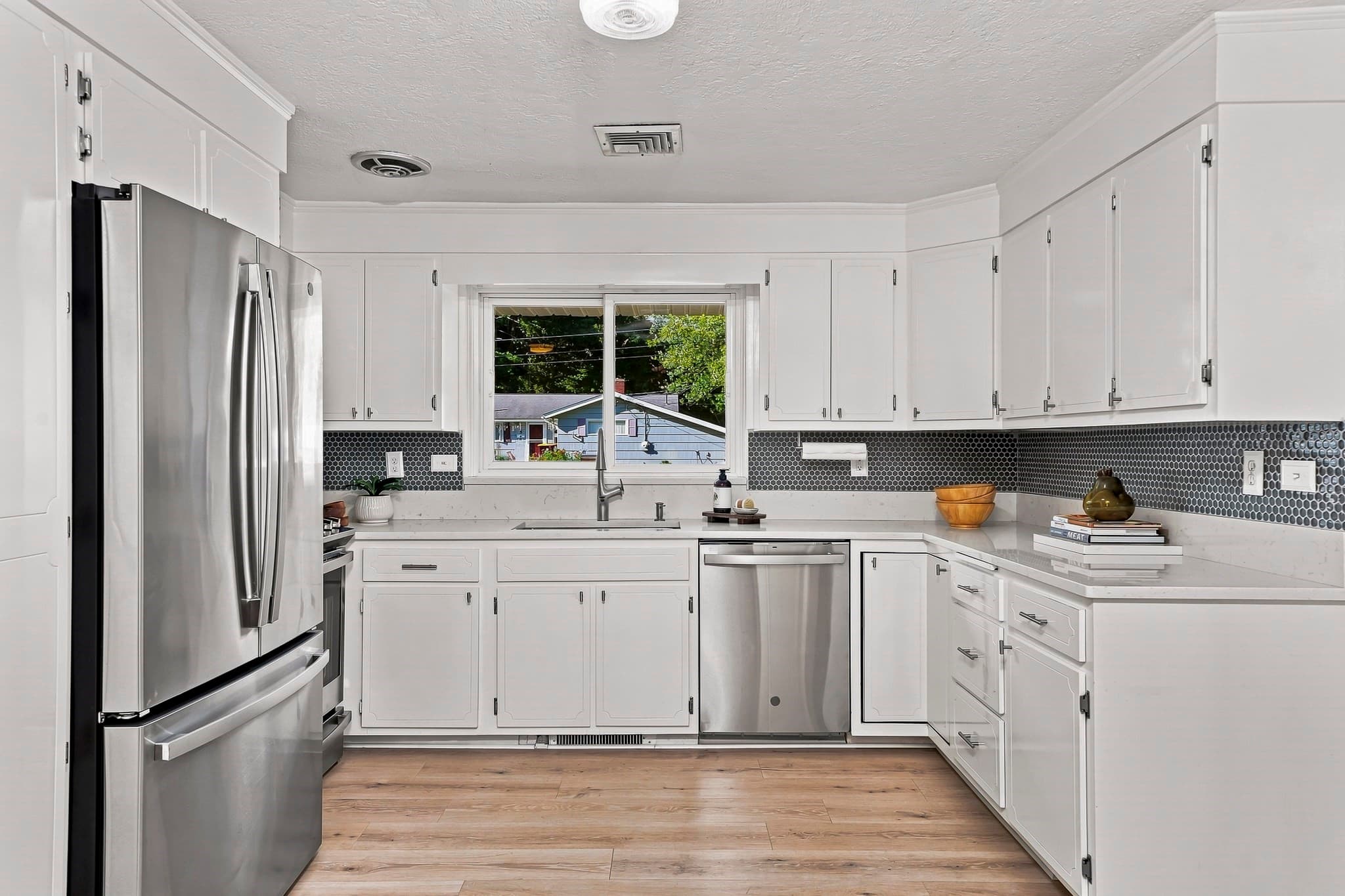 Single Family Residence at 4 Nadine Road, Framingham MA 01701, Framingham, photo 7 of 33