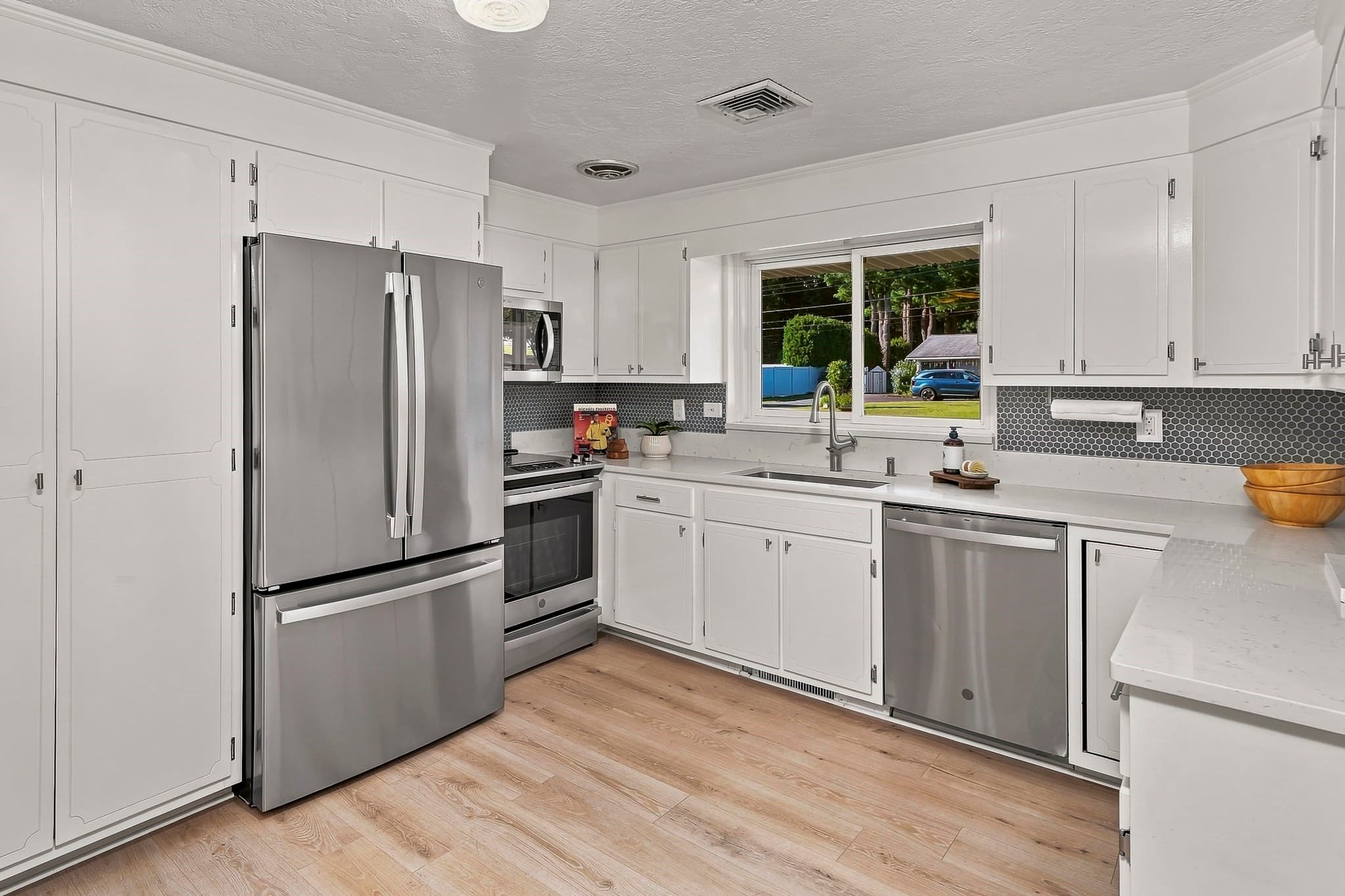 Single Family Residence at 4 Nadine Road, Framingham MA 01701, Framingham, photo 9 of 33