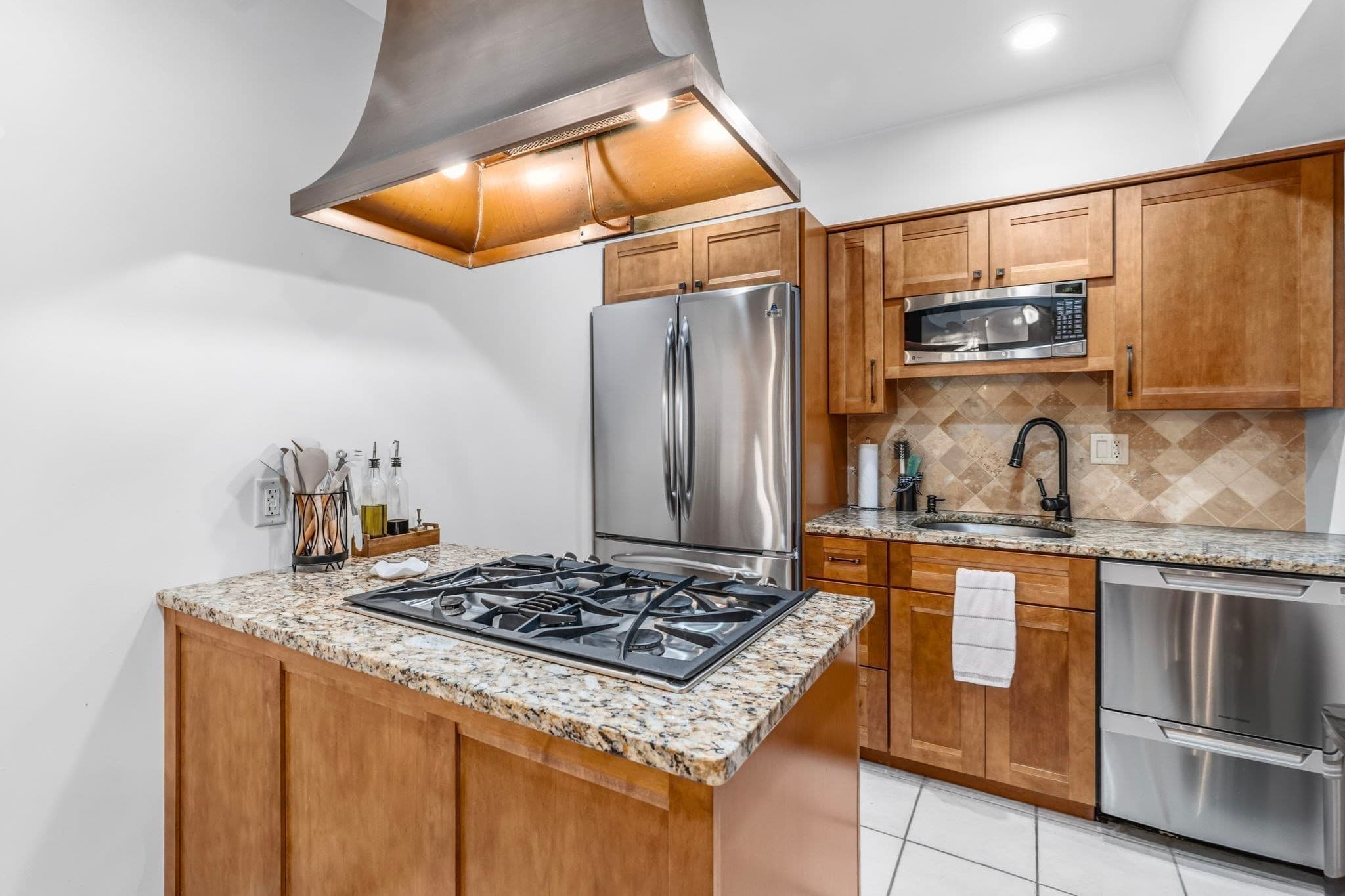 Condominium at 30 Halifax Ct # G, Springfield MA 01108, Springfield, photo 3 of 32
