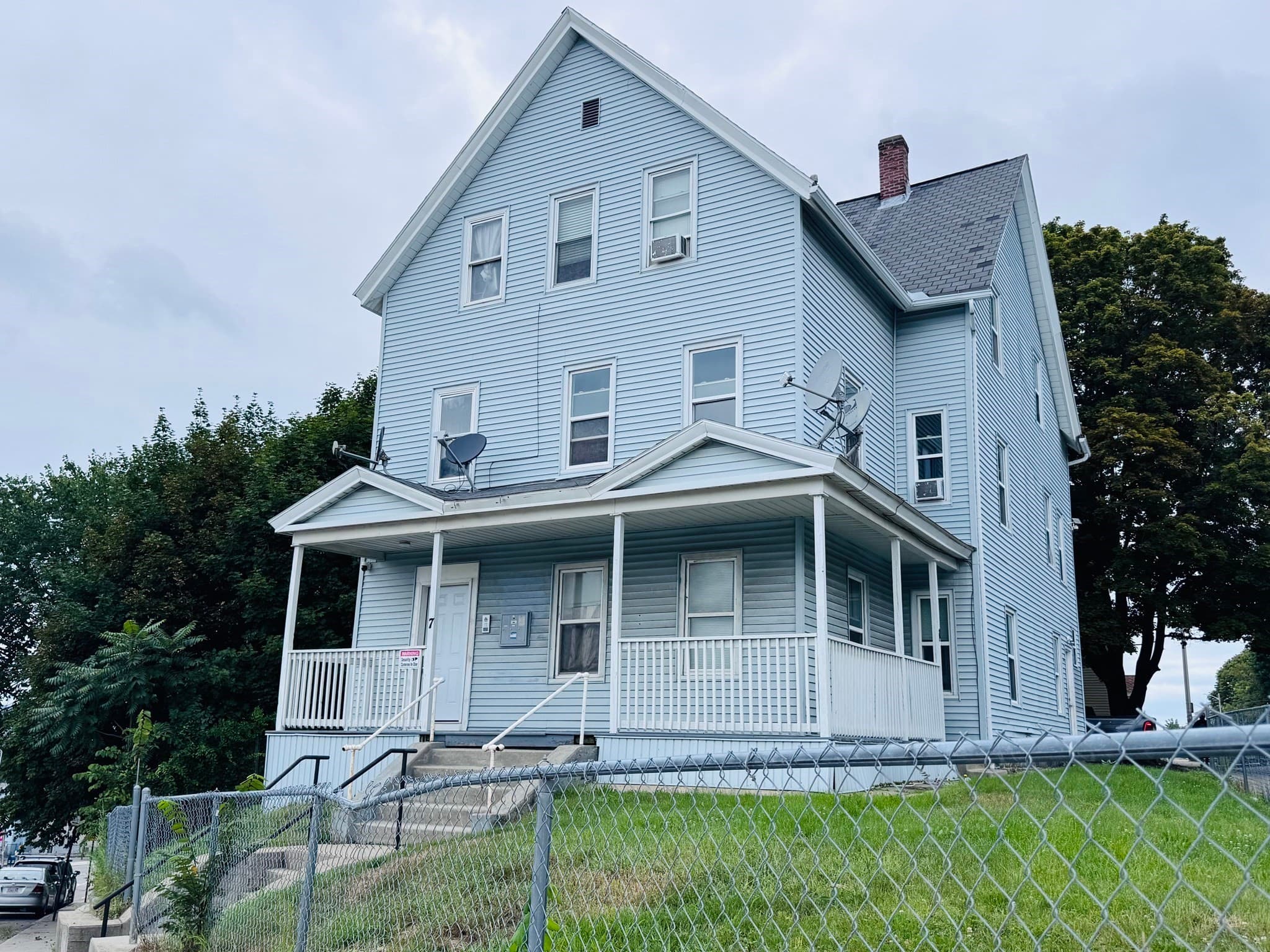 17 Winthrop St, Worcester MA 01604