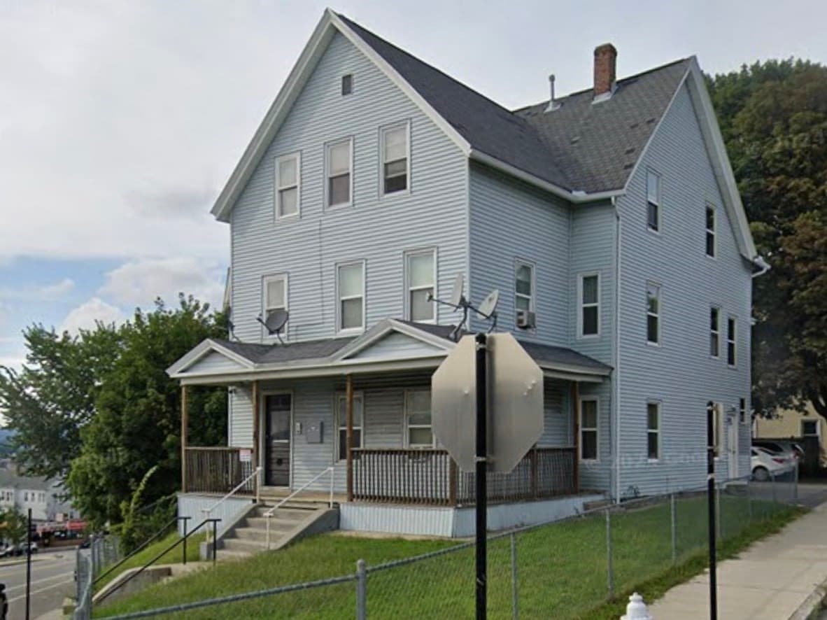 3 Family at 17 Winthrop St, Worcester MA 01604, Worcester, photo 5 of 41