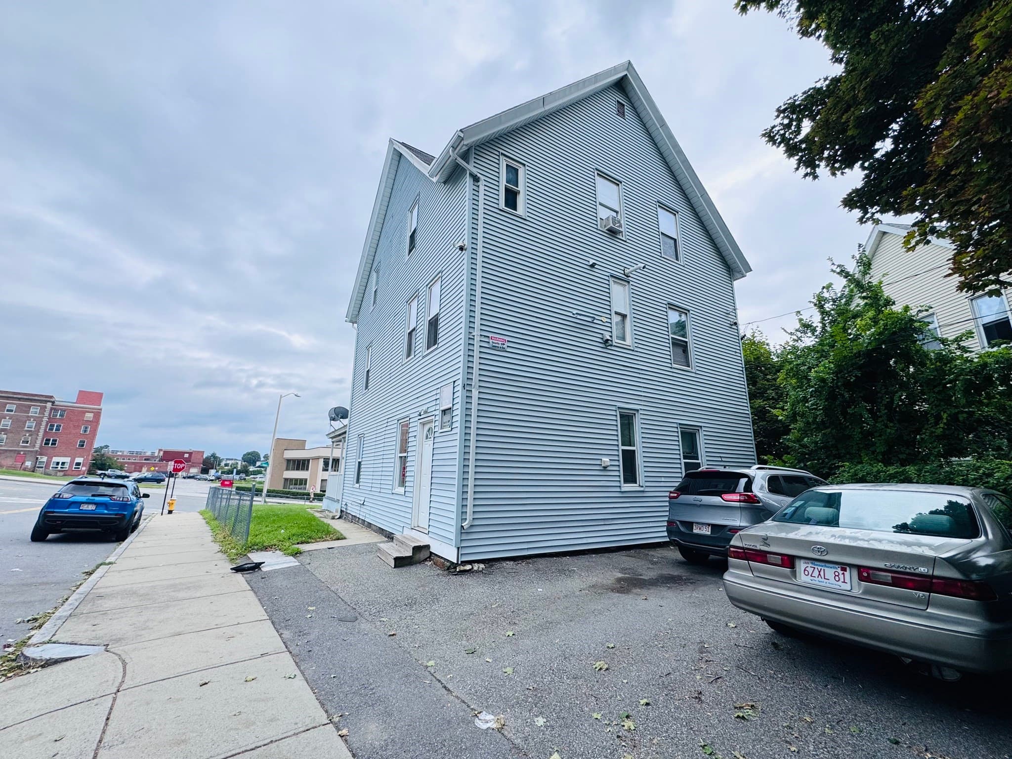 3 Family at 17 Winthrop St, Worcester MA 01604, Worcester, photo 41 of 41