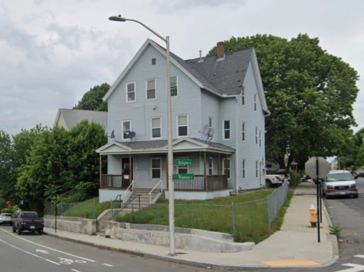 3 Family at 17 Winthrop St, Worcester MA 01604, Worcester, photo 4 of 41