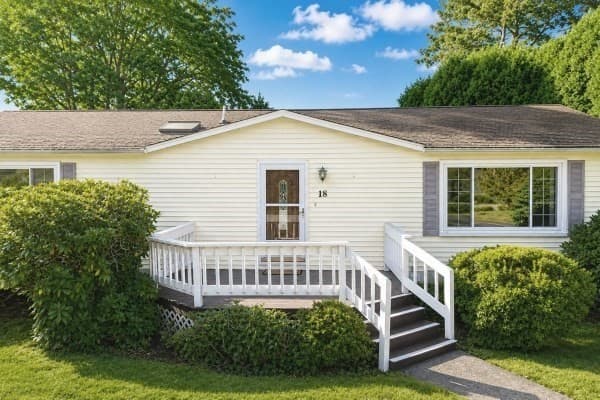 18 Birch St, Rockland MA 02370