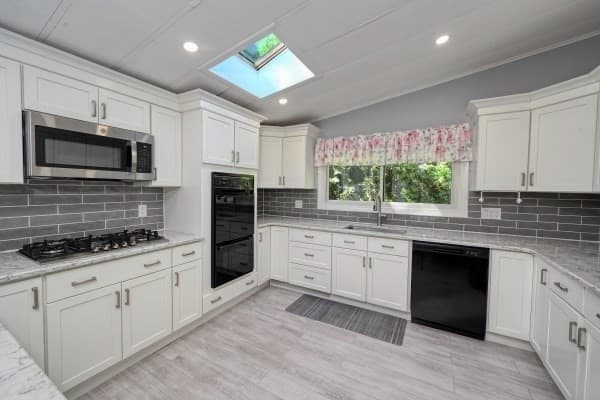Mobile Home at 18 Birch St, Rockland MA 02370, Rockland, photo 8 of 37