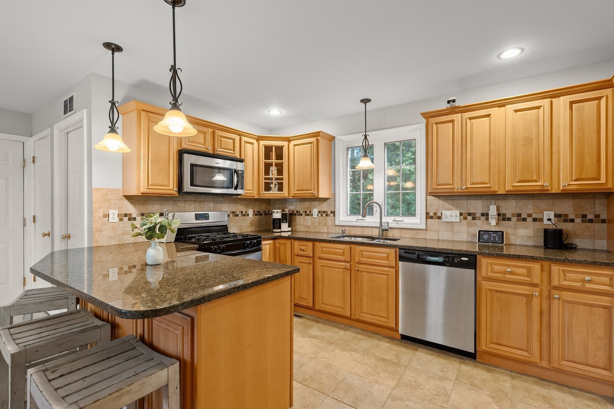Single Family Residence at 3 Joy Rd, New Bedford MA 02740, New Bedford, photo 7 of 25