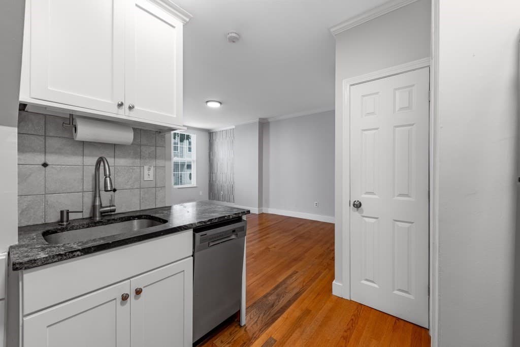 Condominium at 159 I St # 1, Boston MA 02127, Boston, photo 13 of 21
