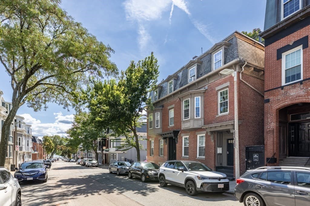 Condominium at 159 I St # 1, Boston MA 02127, Boston, photo 3 of 21