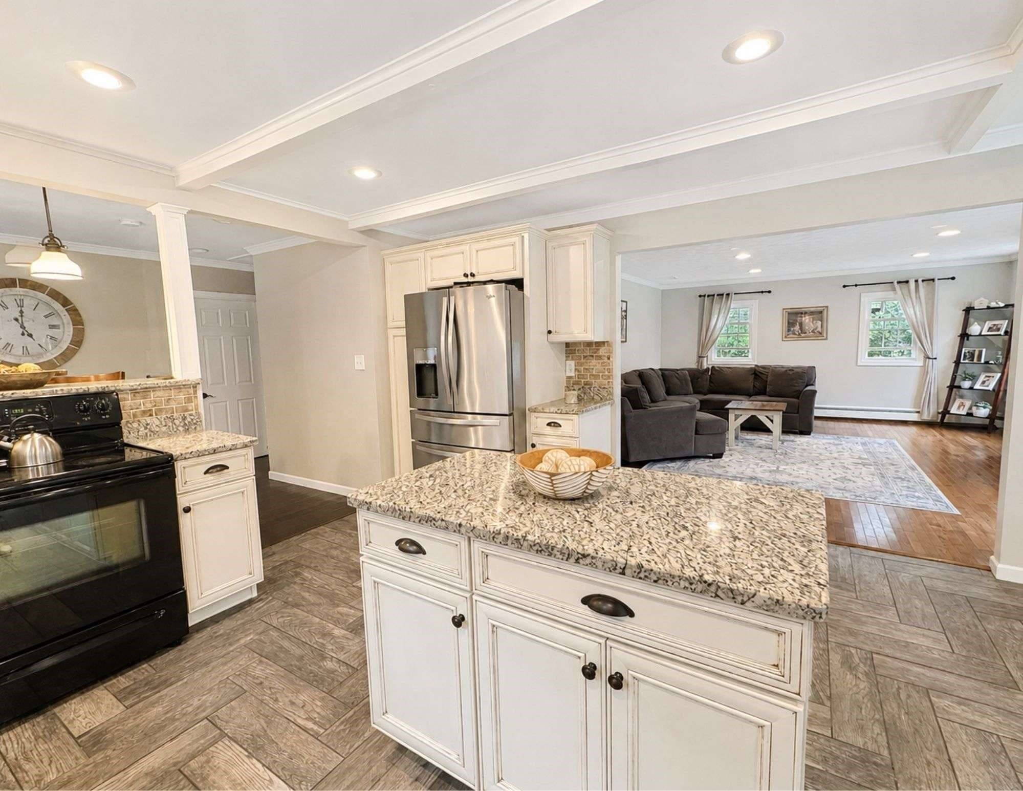 Single Family Residence at 178 Rockland St, Dartmouth MA 02748, Dartmouth, photo 5 of 28