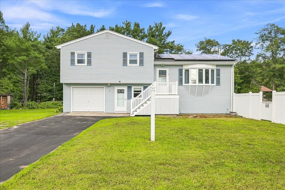 3 Charbonneau Ave, Lakeville MA 02347